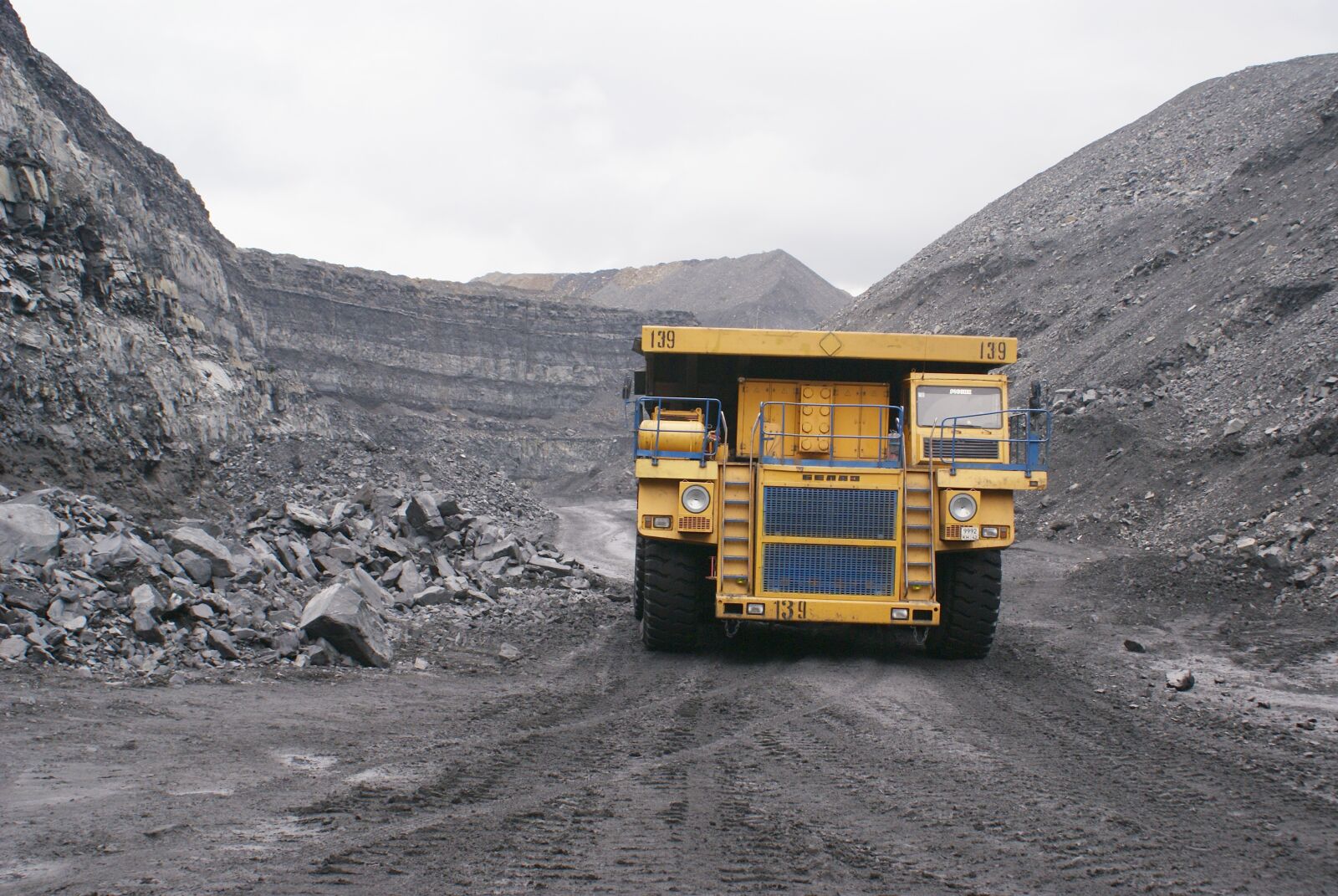 Sony Alpha DSLR-A100 sample photo. Production, coal mining, minerals photography