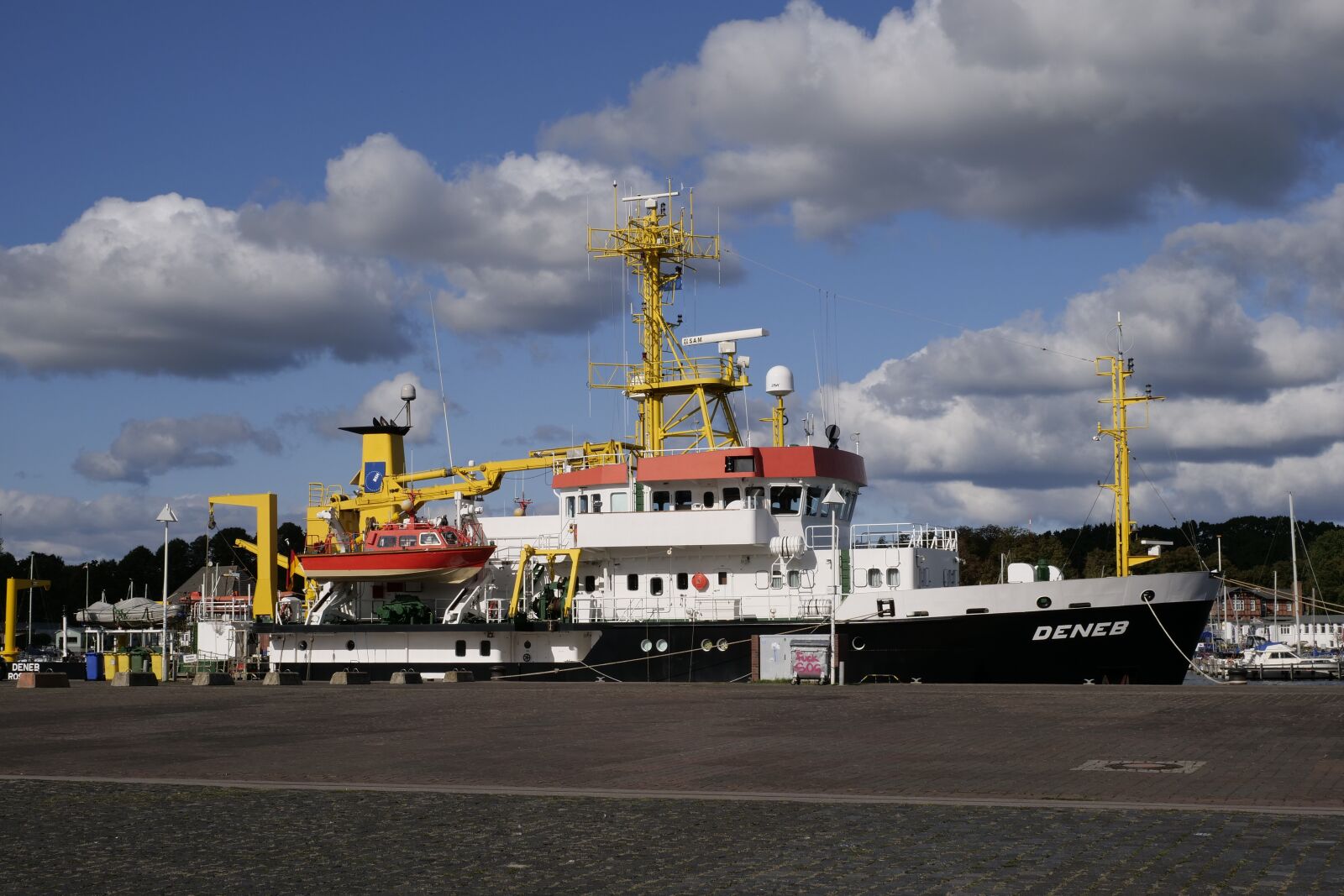 Panasonic Lumix DC-G9 sample photo. Autumn, seafaring, authorities ship photography