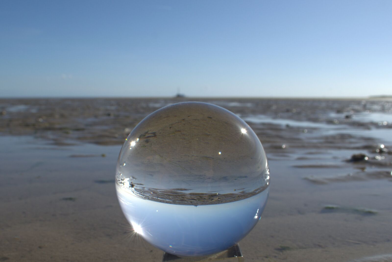 Nikon D5200 sample photo. Globe image, wadden sea photography