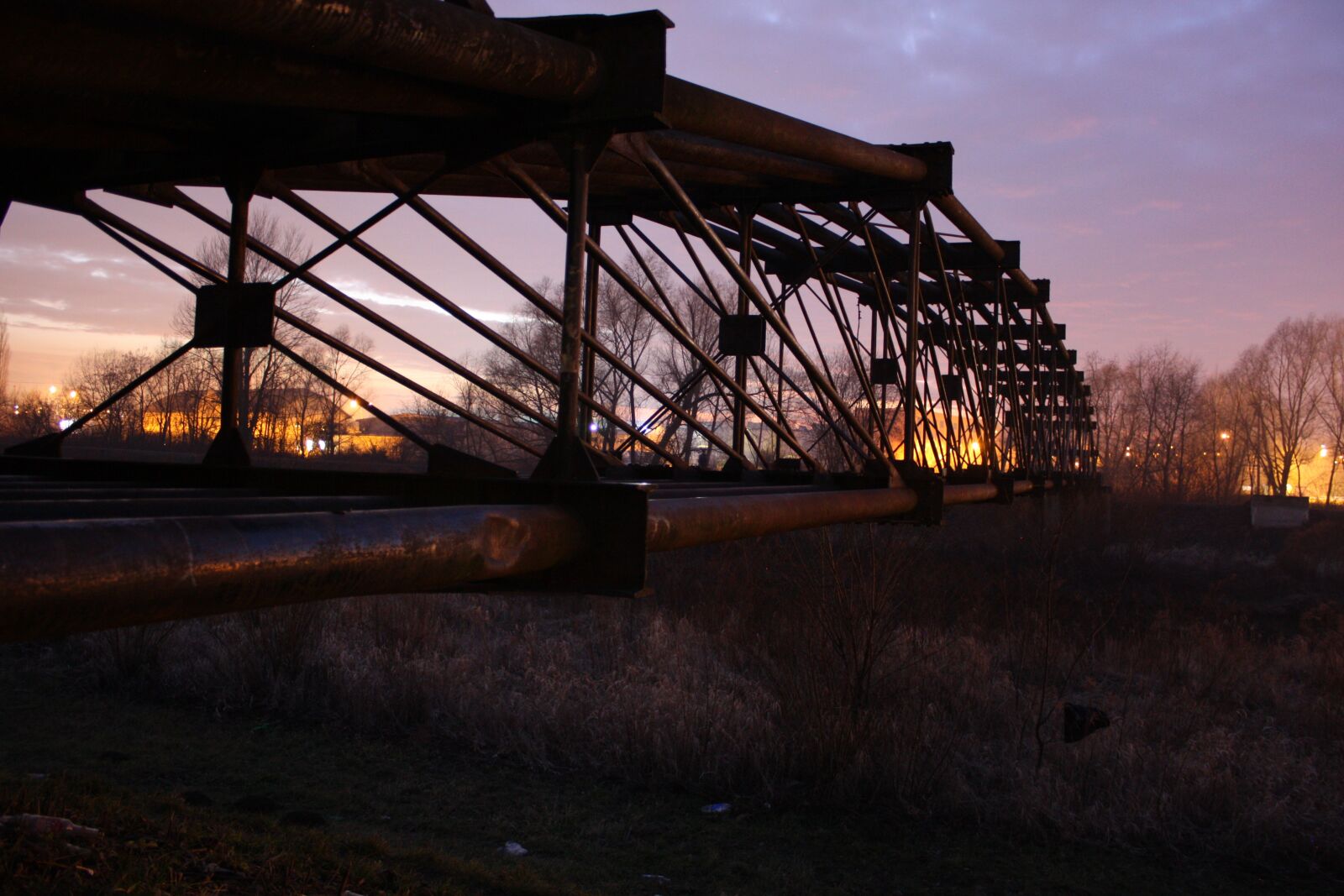 Canon EOS 450D (EOS Rebel XSi / EOS Kiss X2) sample photo. Industrial, twilight, the pipeline photography