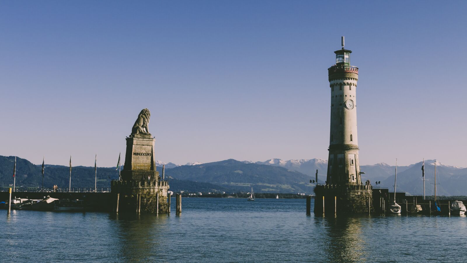 Canon EOS 650D (EOS Rebel T4i / EOS Kiss X6i) sample photo. Lindau, harbour entrance, lighthouse photography