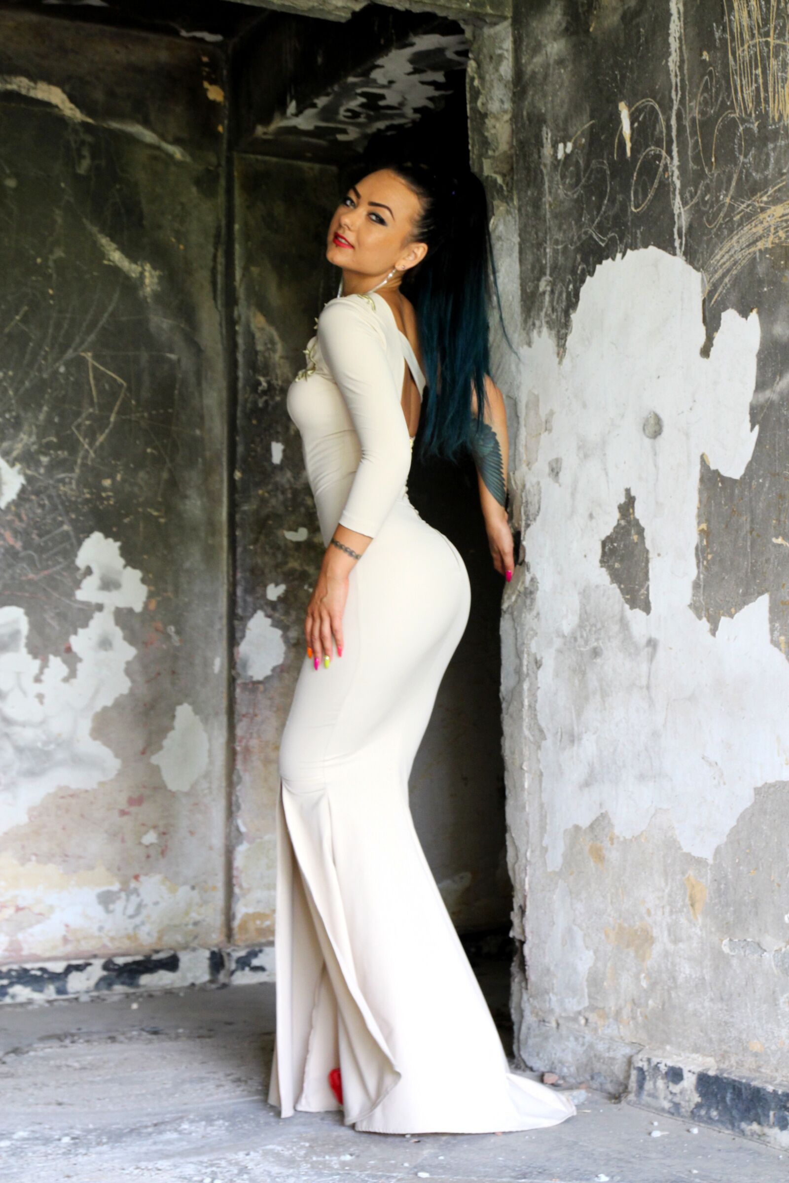 Canon EOS 700D (EOS Rebel T5i / EOS Kiss X7i) sample photo. Girl, dress, white photography