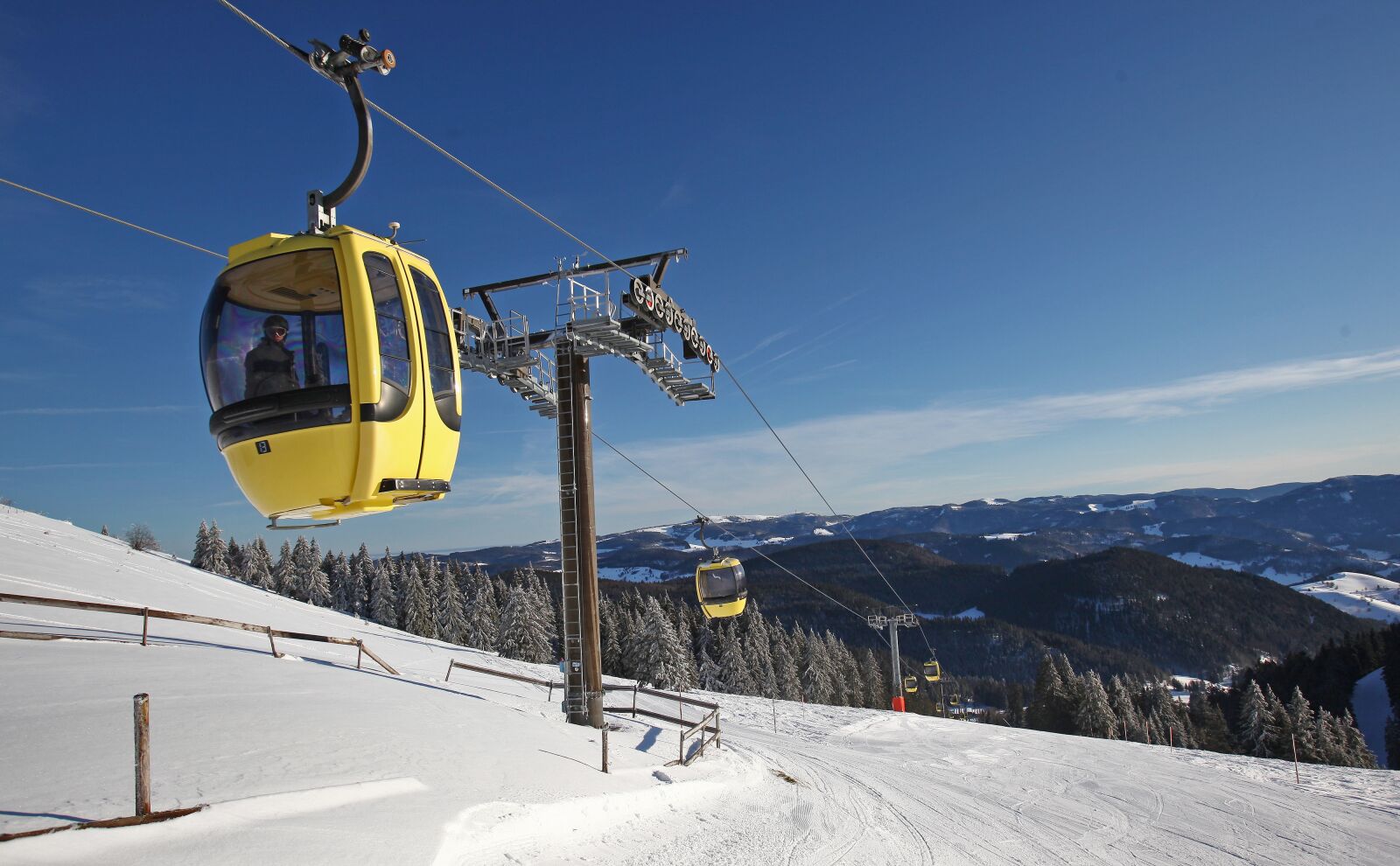 Canon EOS 5D Mark II sample photo. Gondola, snow, skiing photography