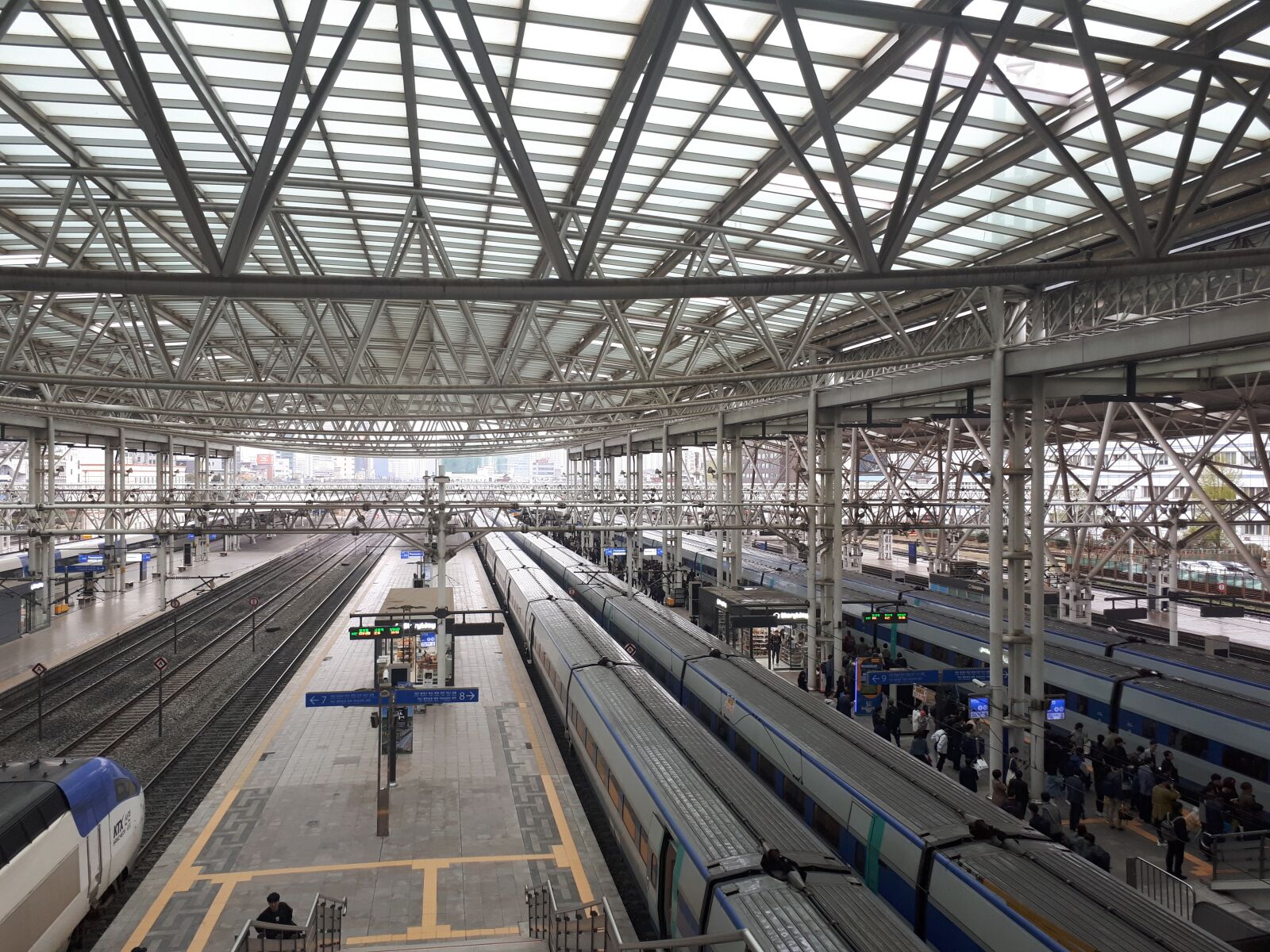 Samsung Galaxy A5(2017) sample photo. Train, railway, transport photography