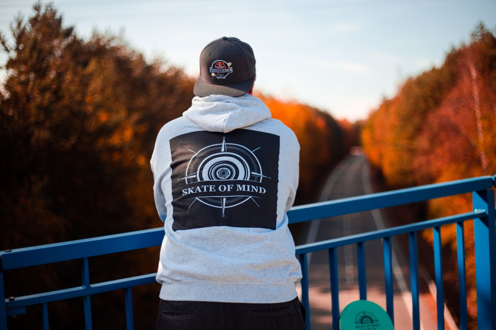 Canon EF 50mm F1.8 II sample photo. Skateboard, man, autumn photography