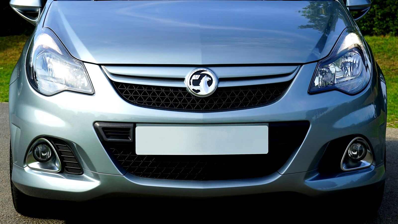 Sony a7 + Sony FE 28-70mm F3.5-5.6 OSS sample photo. Vauxhall, corsa, car photography