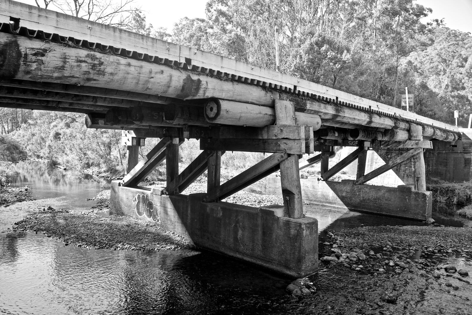 Sony E 18-135mm F3.5-5.6 OSS sample photo. Bridge, traditional, wooden photography
