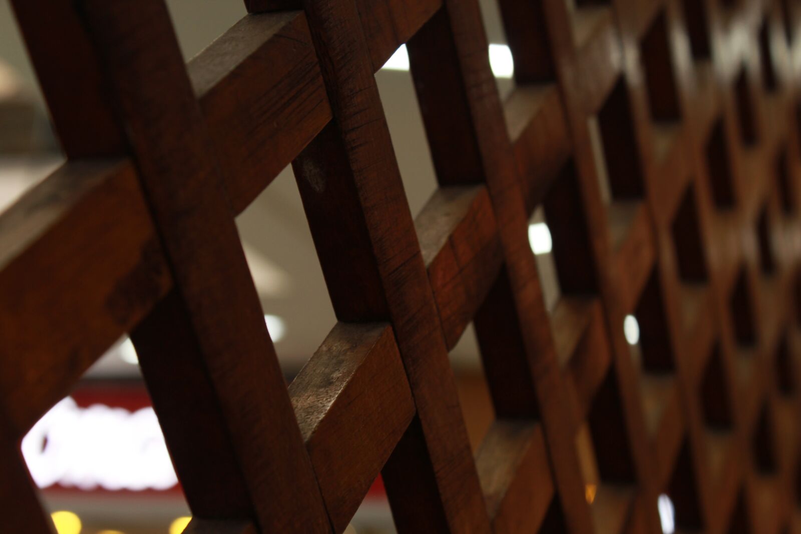 Canon EOS 1300D (EOS Rebel T6 / EOS Kiss X80) sample photo. Wood, grate, rhombus photography