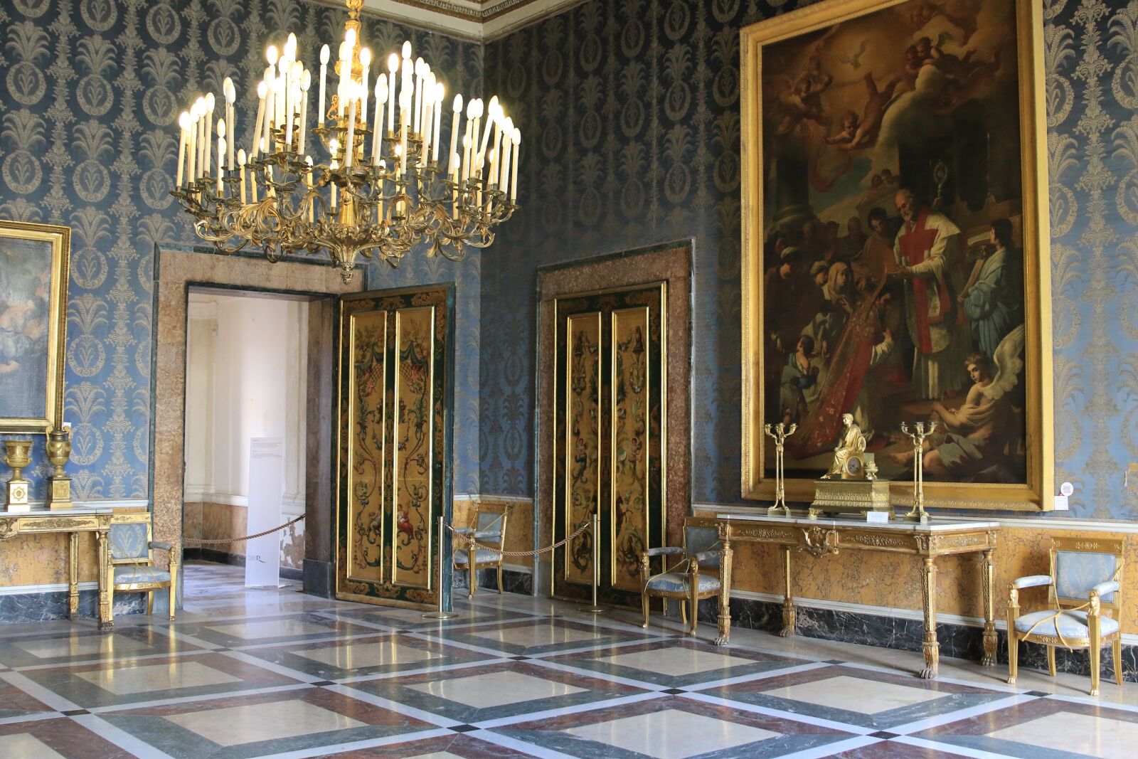 Canon EOS 7D Mark II sample photo. Naples, italy, palazzo photography