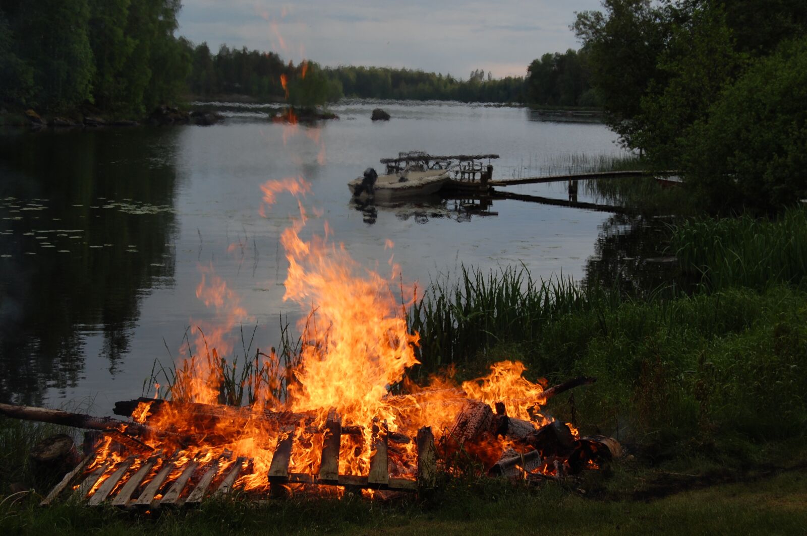 Nikon D40 sample photo. Campfire, bonfire, midsummer photography
