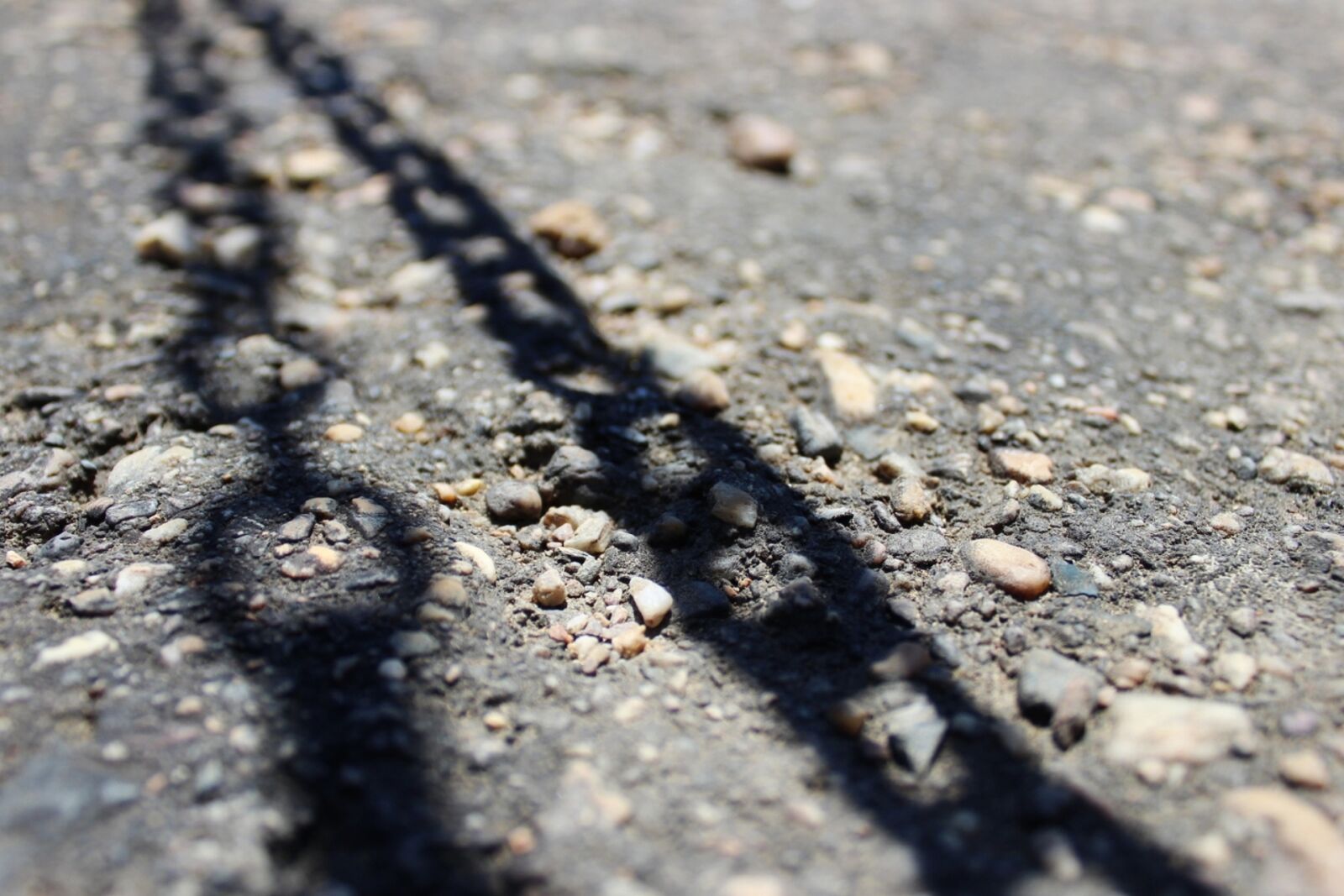 Canon EOS 600D (Rebel EOS T3i / EOS Kiss X5) sample photo. Exterior, floor, pavement, shadow photography