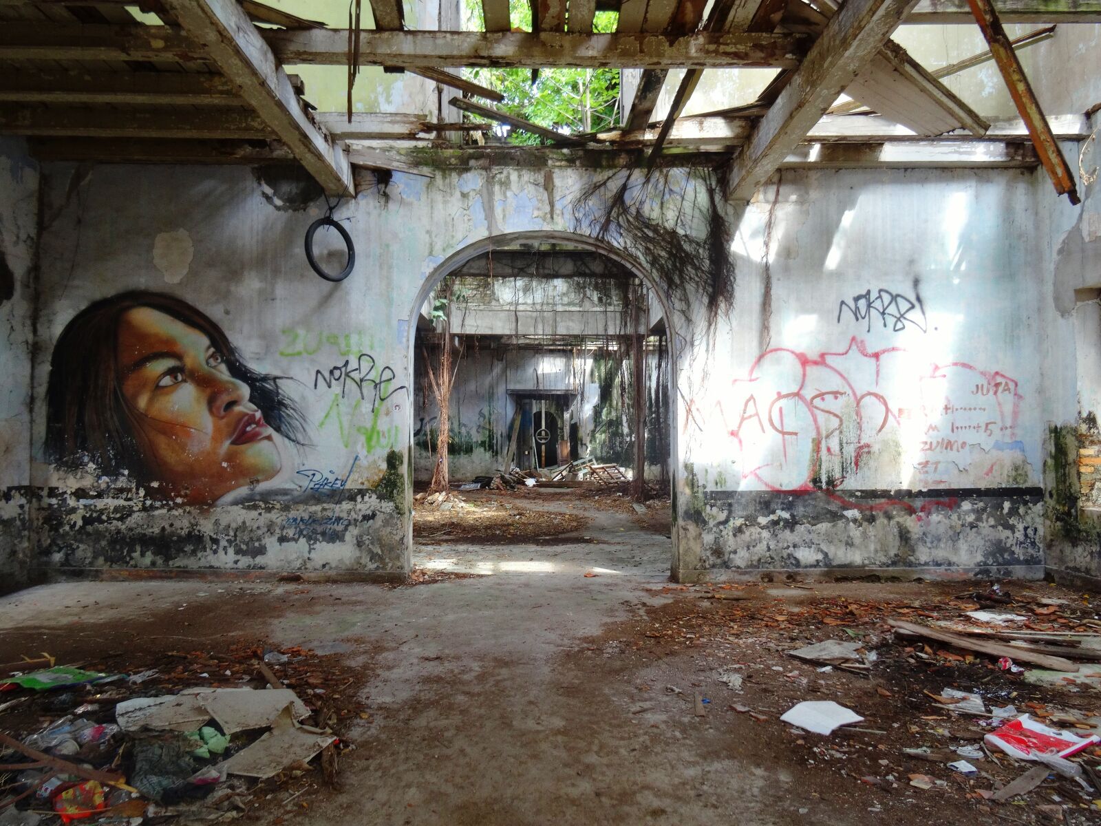 Sony DSC-HX50 sample photo. Graffiti, derelict building, malacca photography