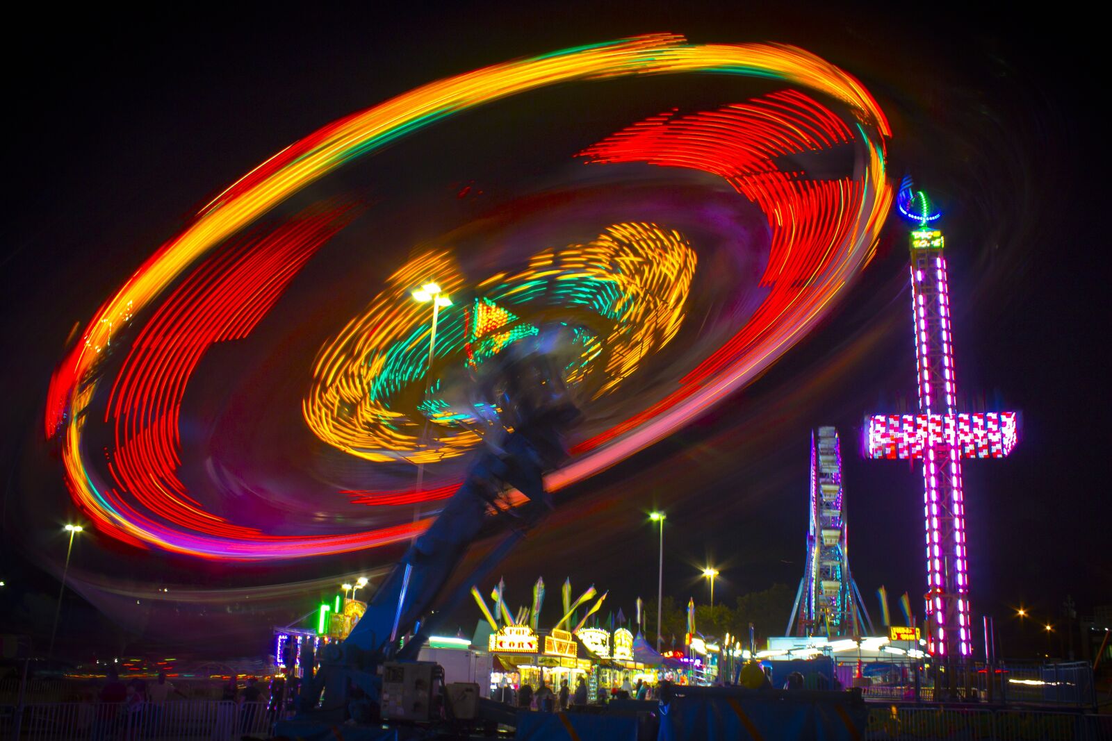 Canon EOS 1200D (EOS Rebel T5 / EOS Kiss X70 / EOS Hi) sample photo. Carnival, ride, neon photography