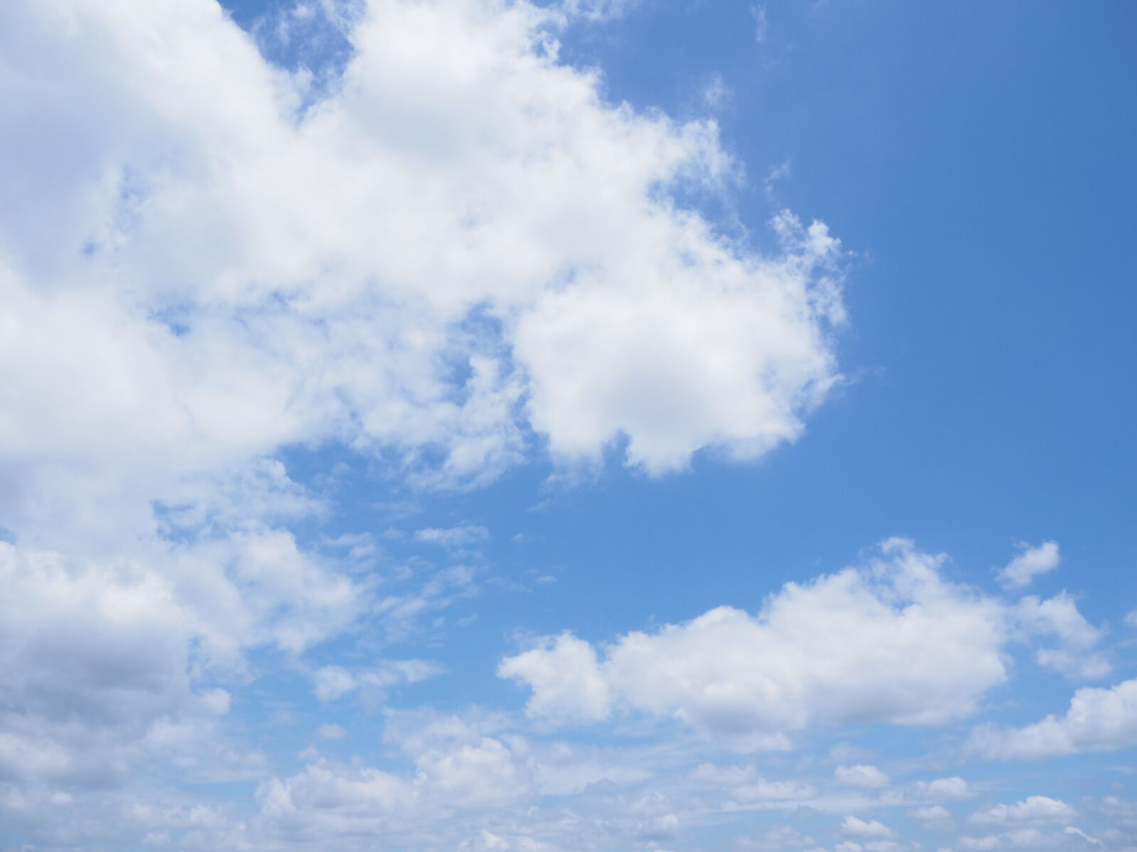 Olympus OM-D E-M10 II sample photo. Blue, blue, sky, clouds photography