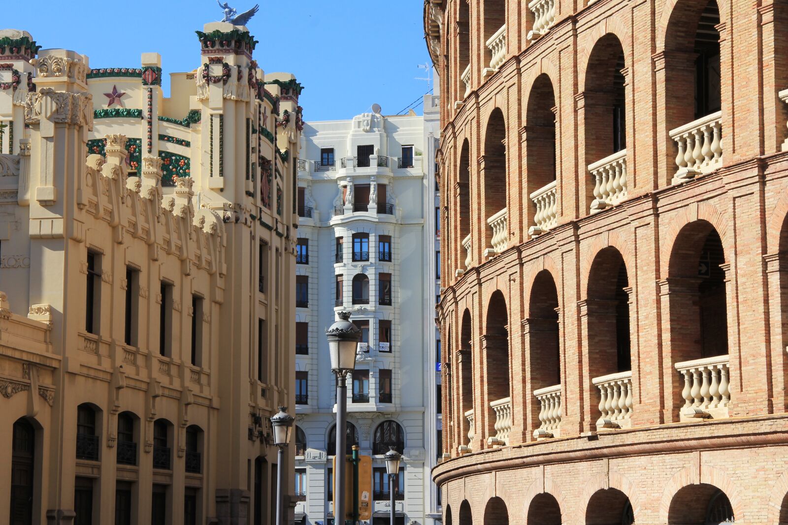 Canon EF-S 17-85mm F4-5.6 IS USM sample photo. Building, architecture, city photography