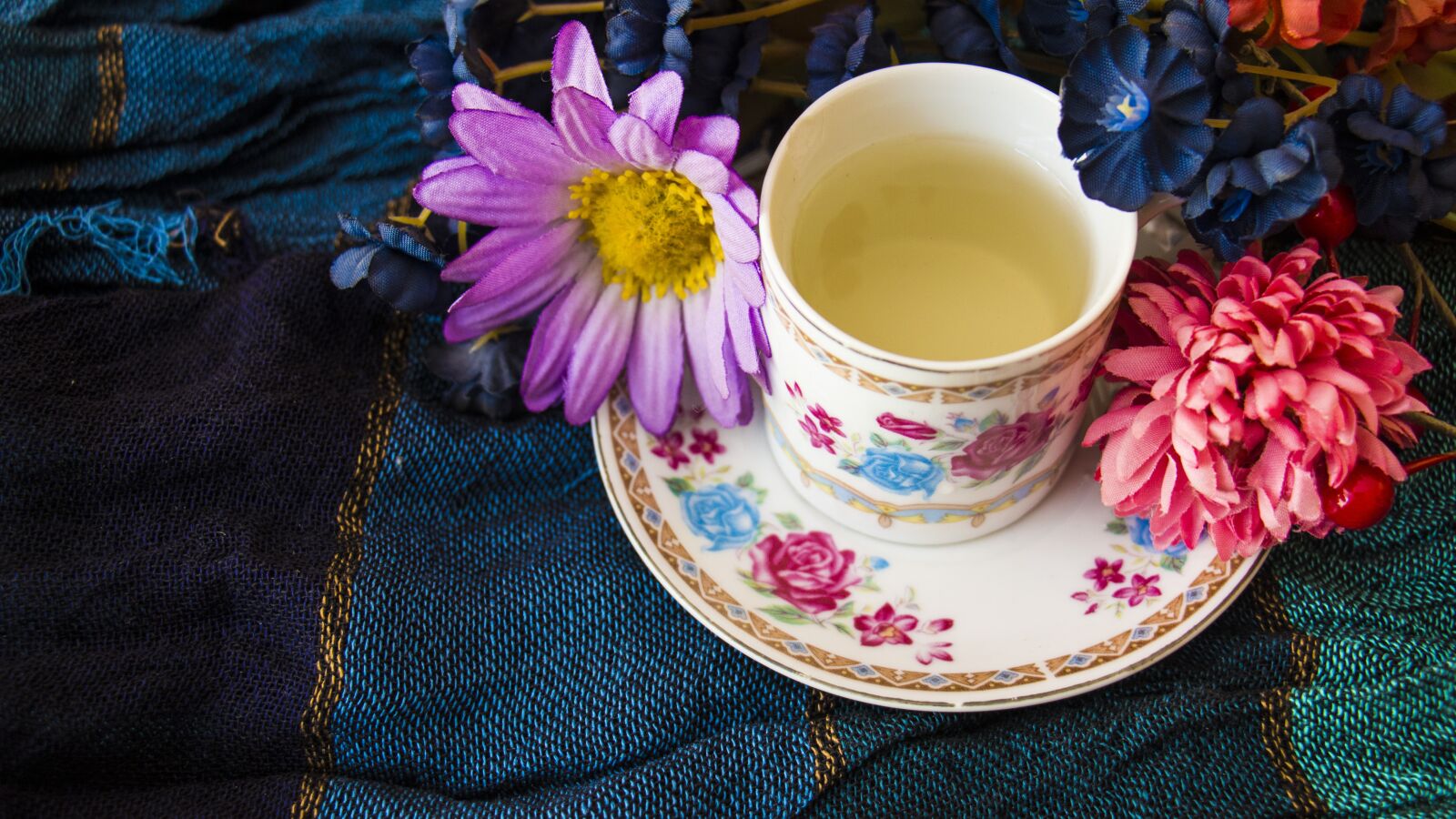 Canon EOS 70D sample photo. Flowers, tea, cup photography