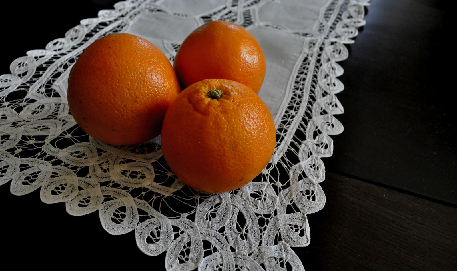 Nikon D5000 sample photo. Eating, fruit, oranges photography