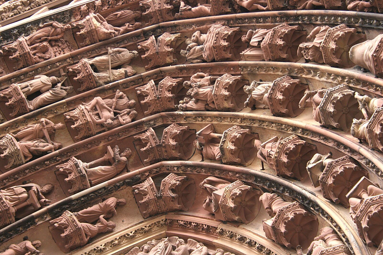Canon EOS 400D (EOS Digital Rebel XTi / EOS Kiss Digital X) sample photo. Strasbourg, m nster, stonemason photography