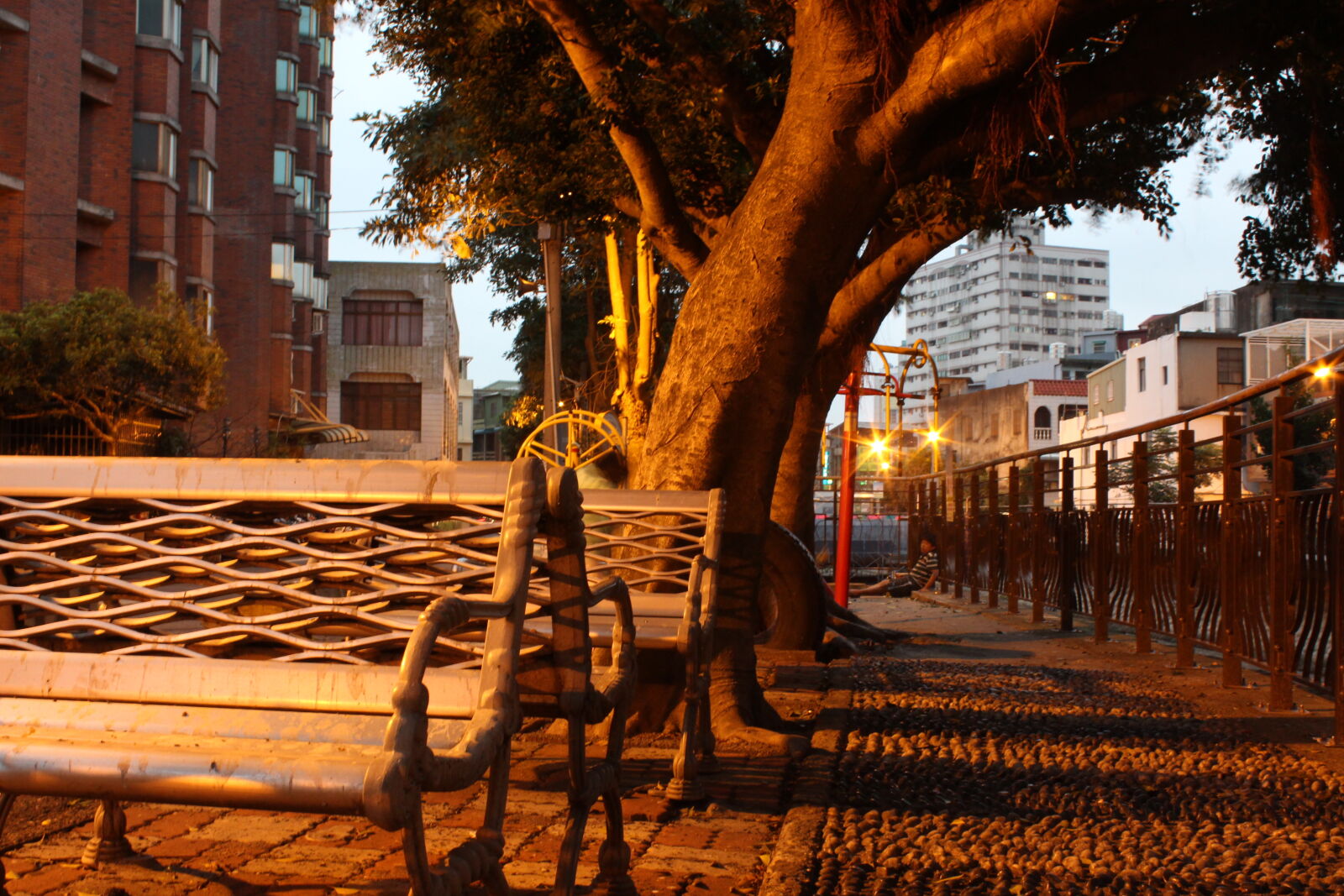 Canon EOS 650D (EOS Rebel T4i / EOS Kiss X6i) sample photo. Park, playground, street photography