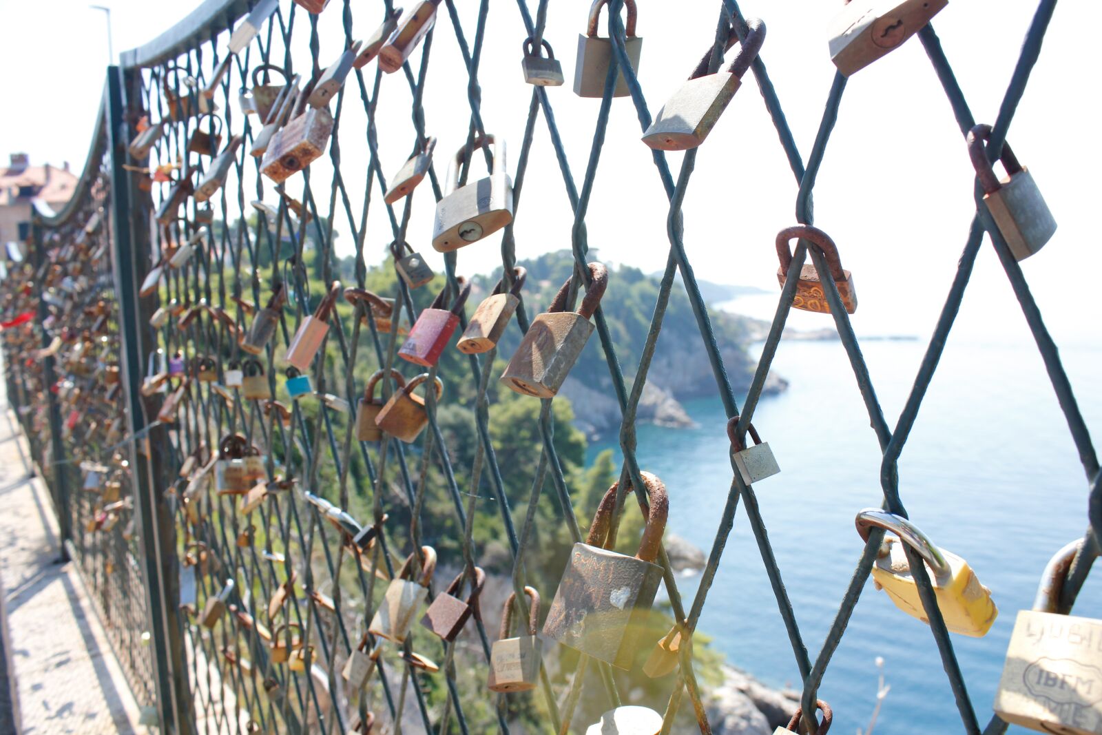 Canon EF-S 18-55mm F3.5-5.6 IS sample photo. Padlocks, fence, croatia photography