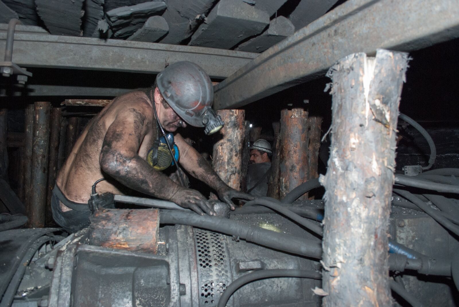 Nikon D60 sample photo. Miner, underground, repair photography