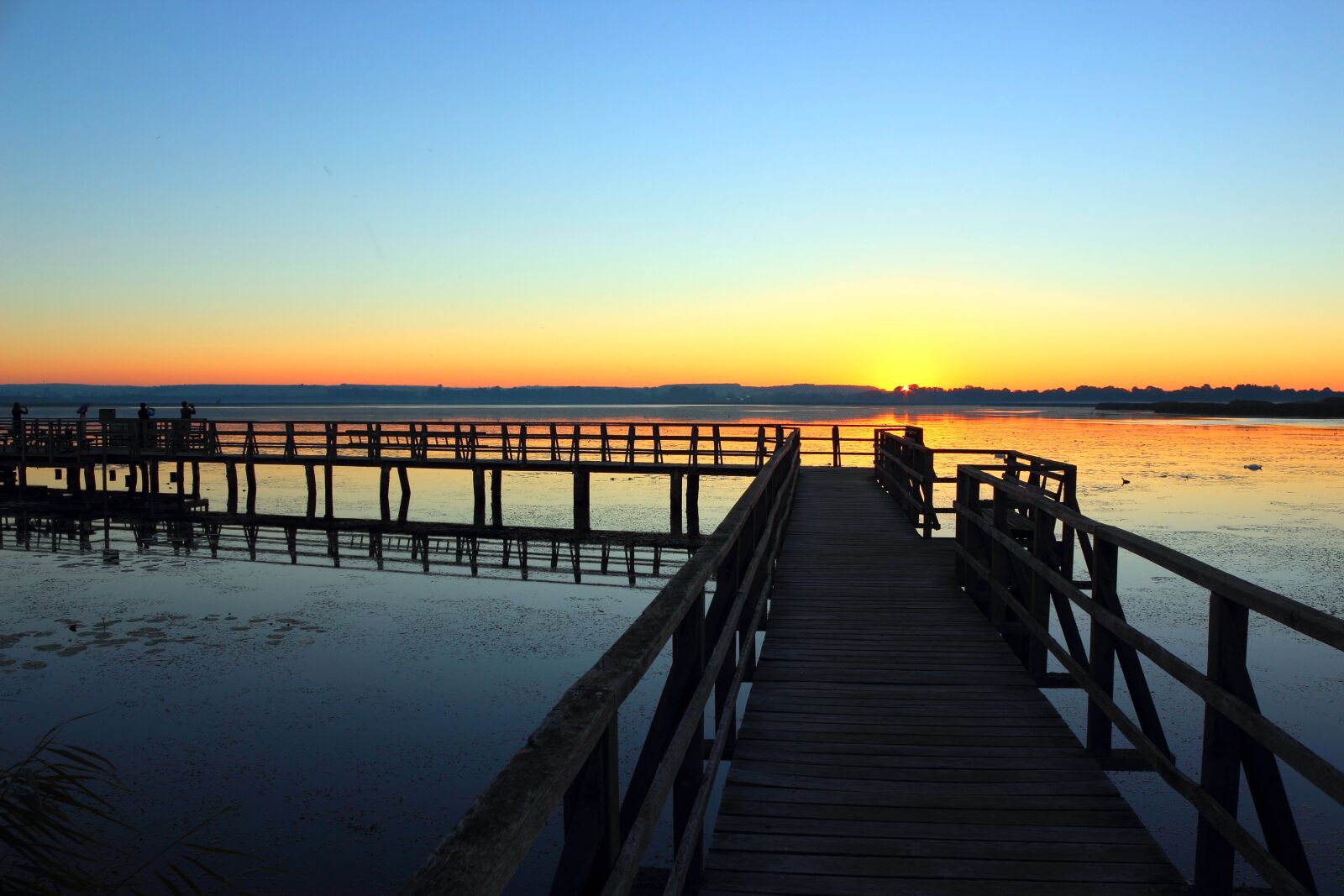 Canon EOS 600D (Rebel EOS T3i / EOS Kiss X5) sample photo. Sunrise, spring lake, web photography