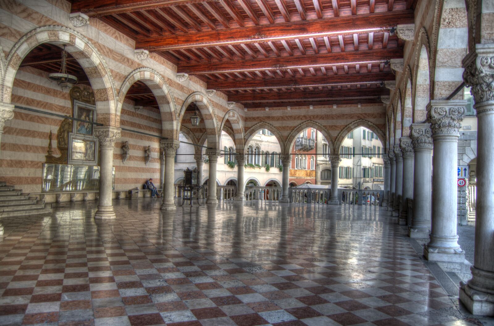 Nikon D5100 sample photo. Udine, loggia, architecture photography