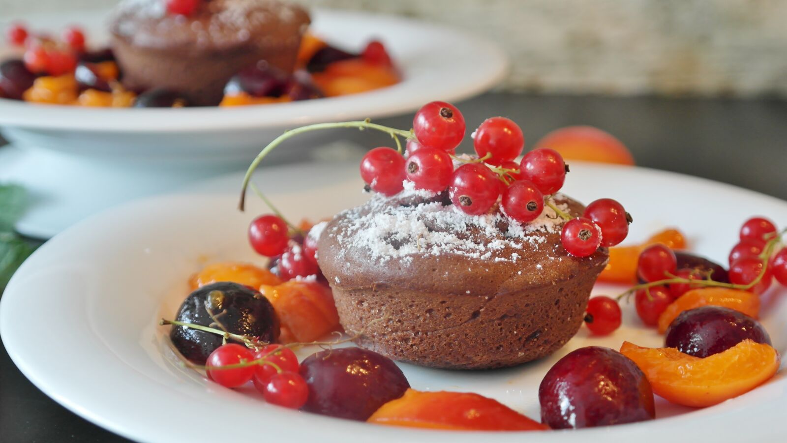 Samsung NX20 sample photo. Chocolate cake, cake, chick photography