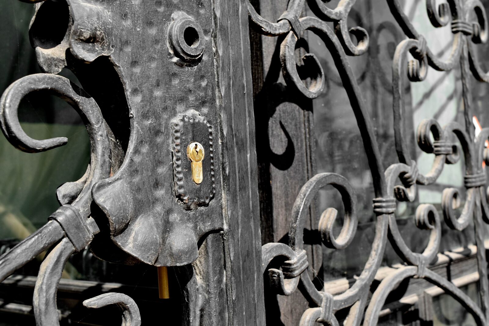 Nikon D5500 sample photo. Iron, old, steel, door photography