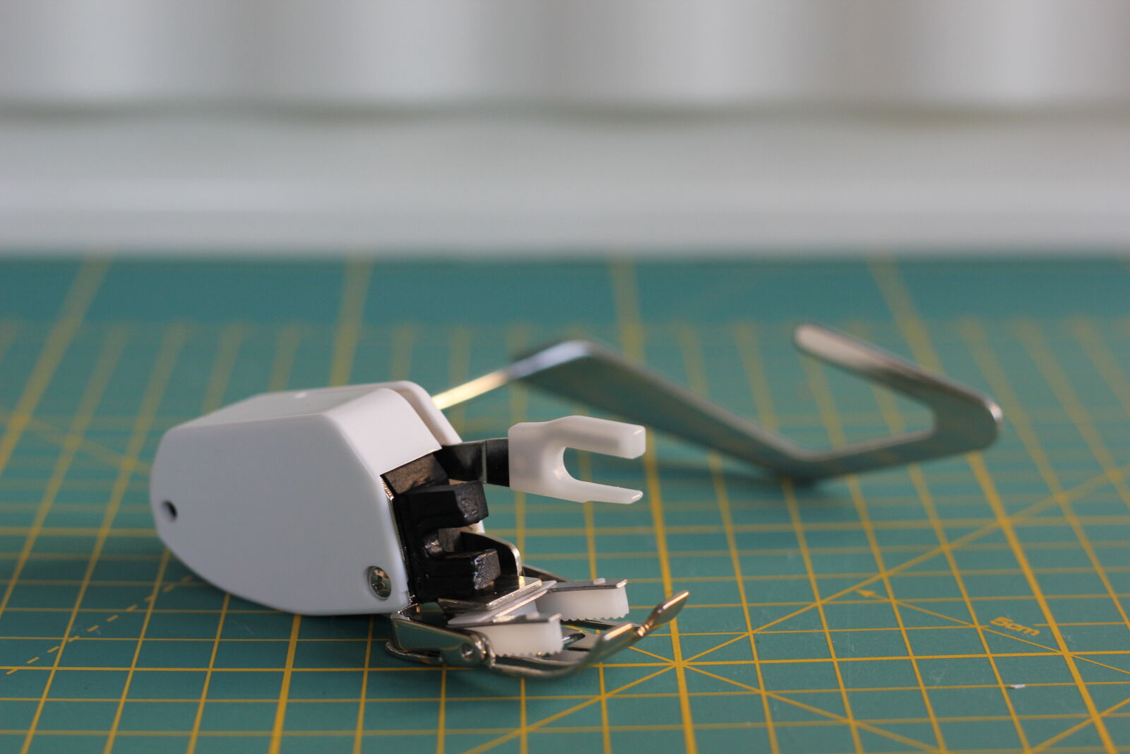 Canon EOS 550D (EOS Rebel T2i / EOS Kiss X4) sample photo. Sew, sewing, sewing, foot photography