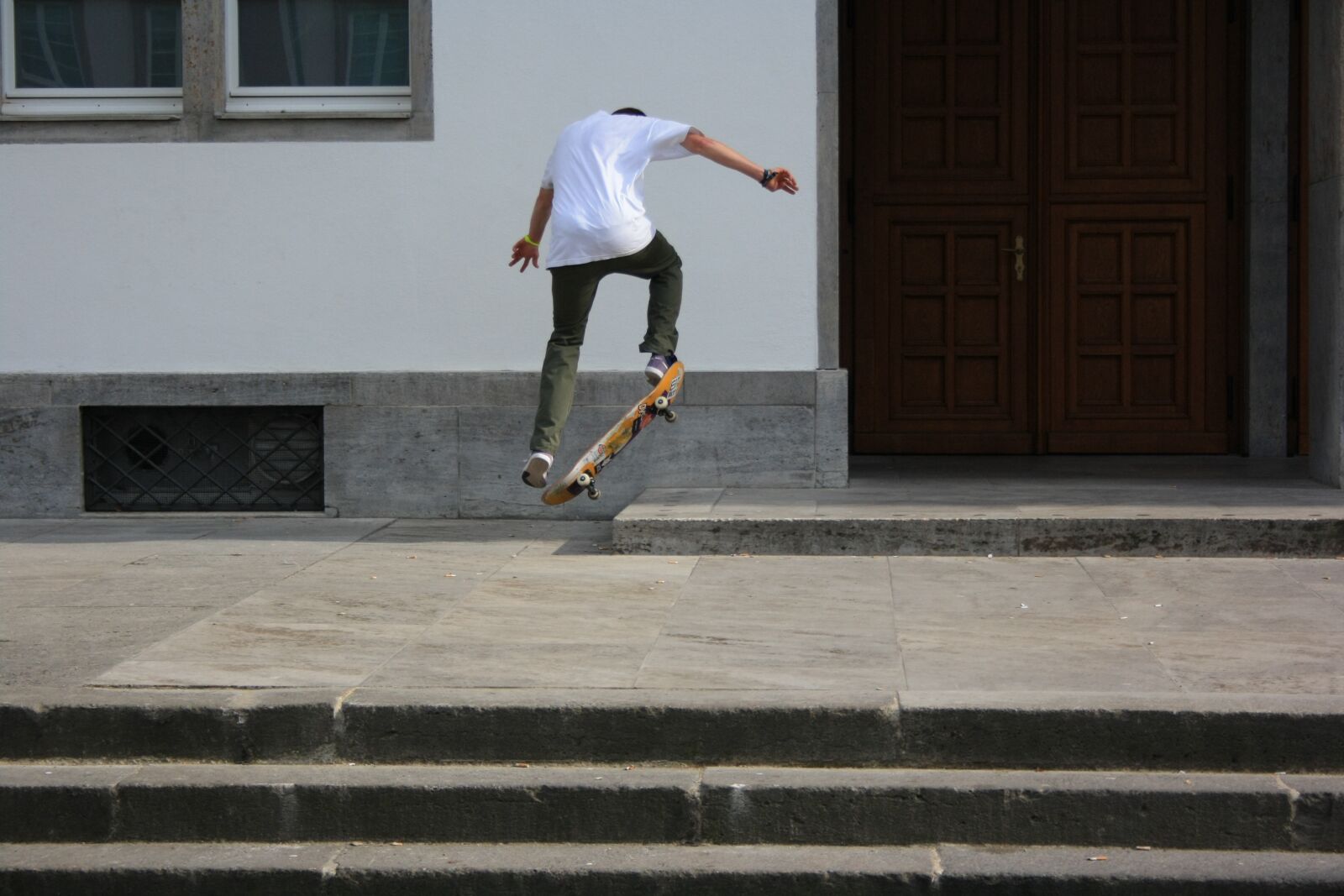 Canon EOS 1000D (EOS Digital Rebel XS / EOS Kiss F) sample photo. Skateboard, drive, jump photography