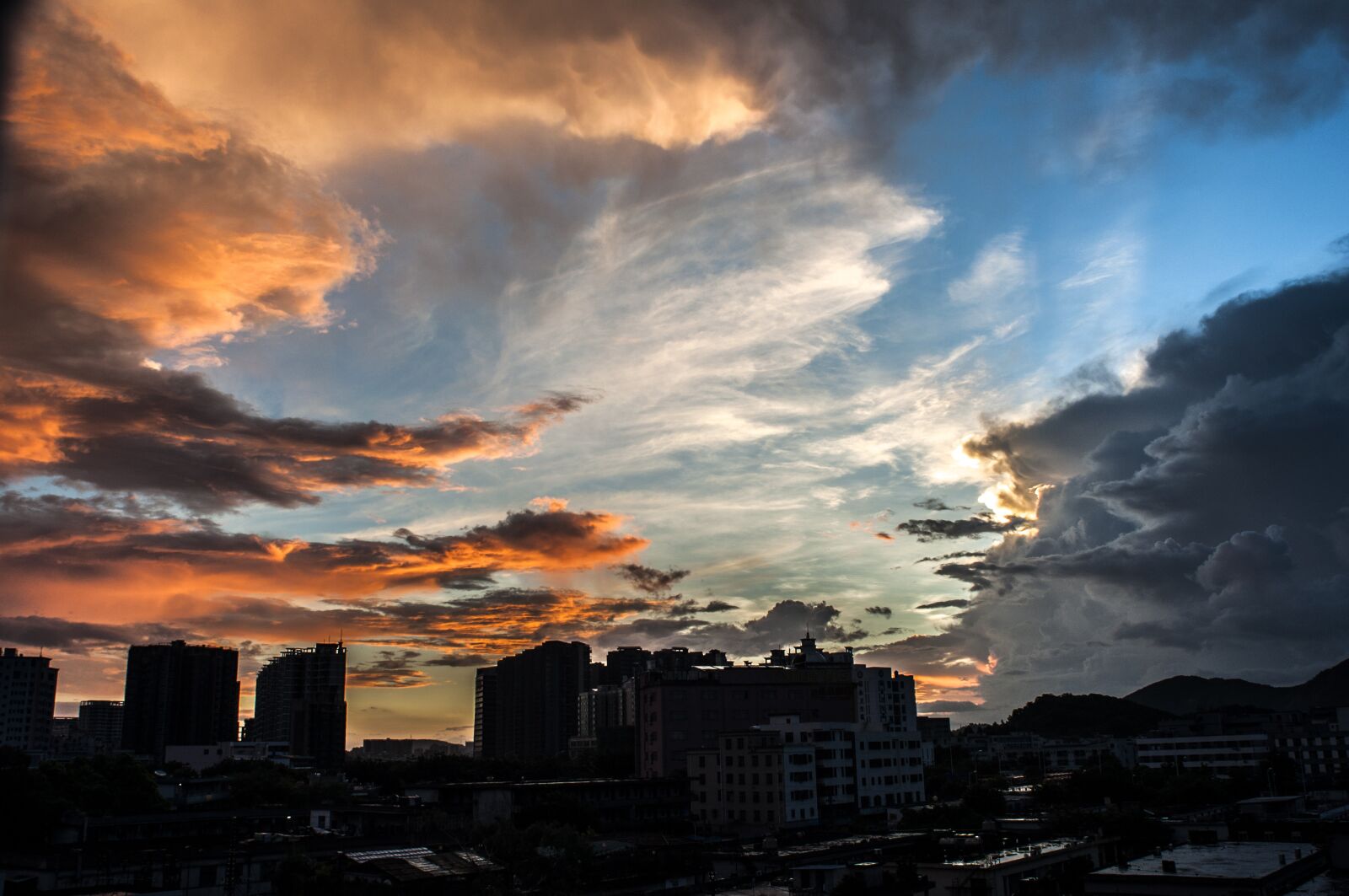 Nikon D90 sample photo. Dawn, sunrise, clouds photography