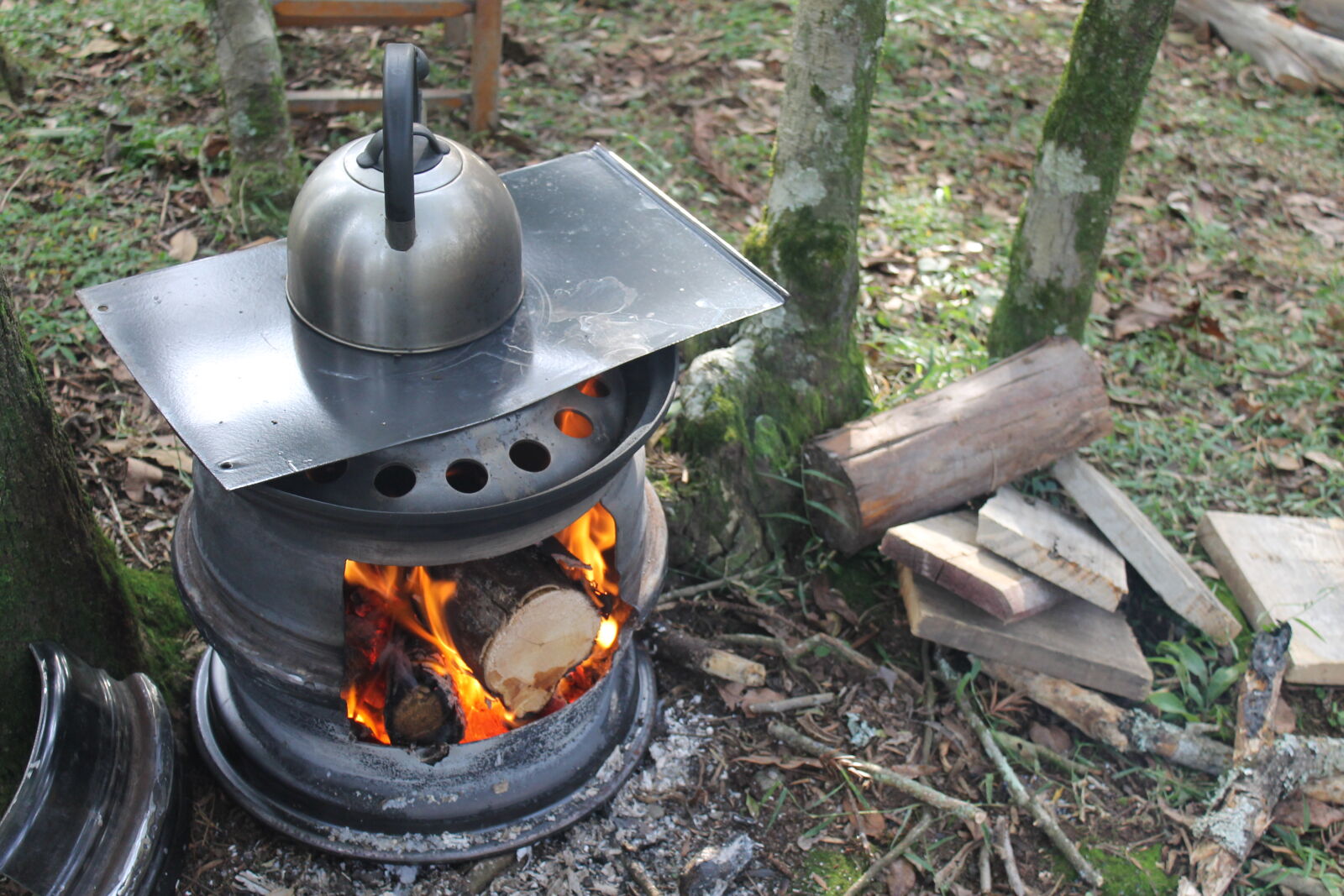 Canon EOS 1100D (EOS Rebel T3 / EOS Kiss X50) sample photo. Fire, firewood, kettle photography