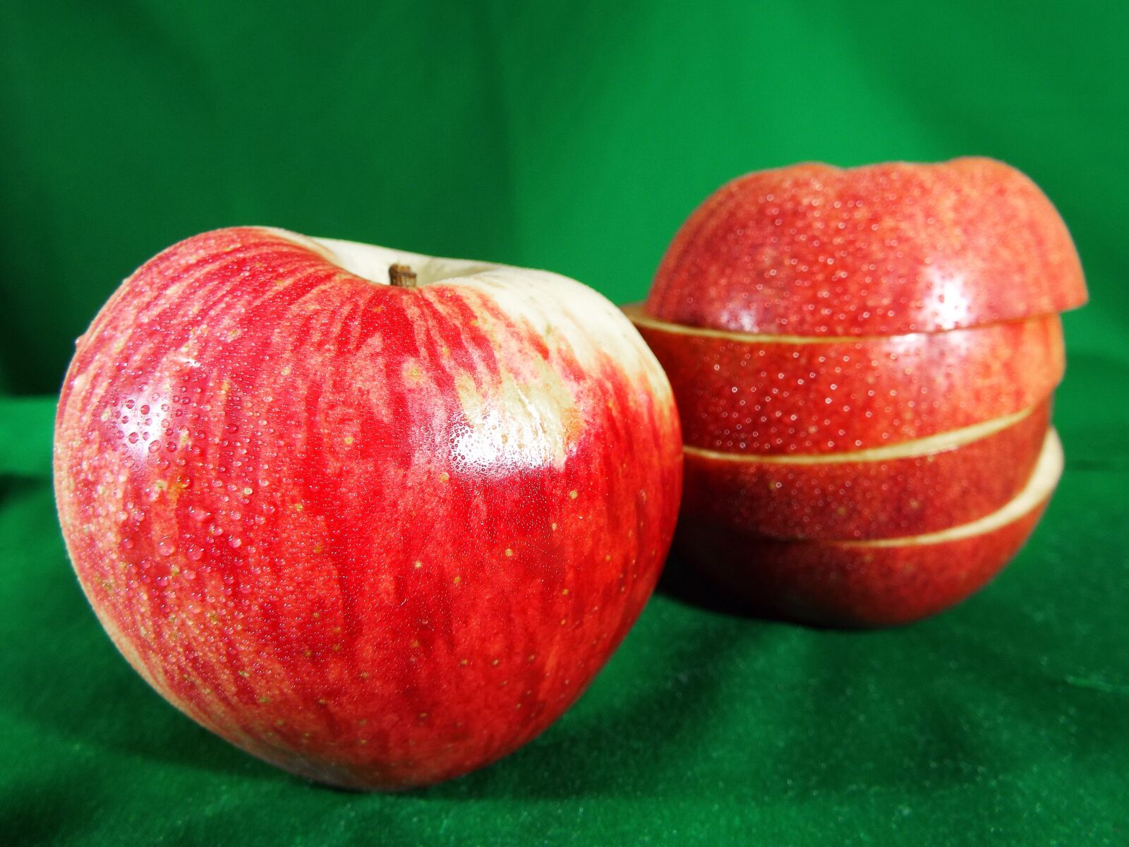 Fujifilm FinePix S8300 sample photo. Apple, red, fruit photography