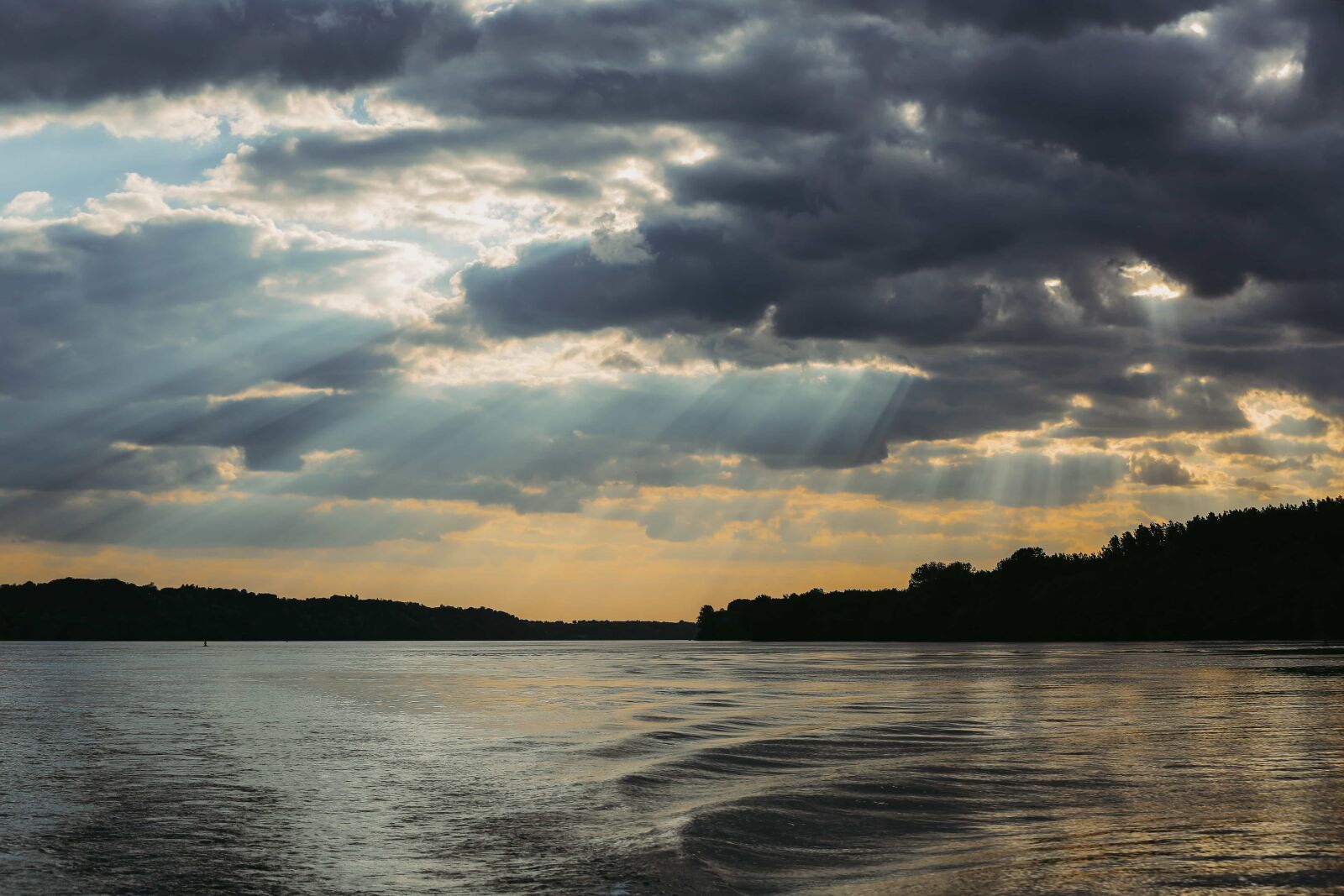 Canon EOS 5D Mark III sample photo. Bad weather, lakeside, sunrays photography