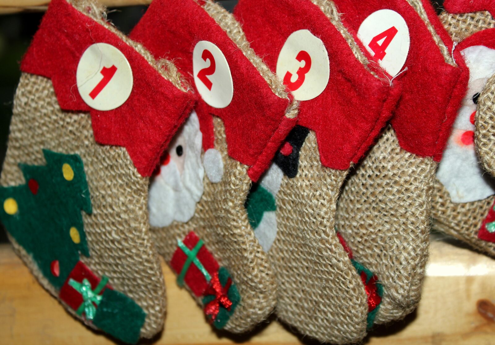 Canon EOS 1200D (EOS Rebel T5 / EOS Kiss X70 / EOS Hi) sample photo. Advent calendar, christmas, parish photography