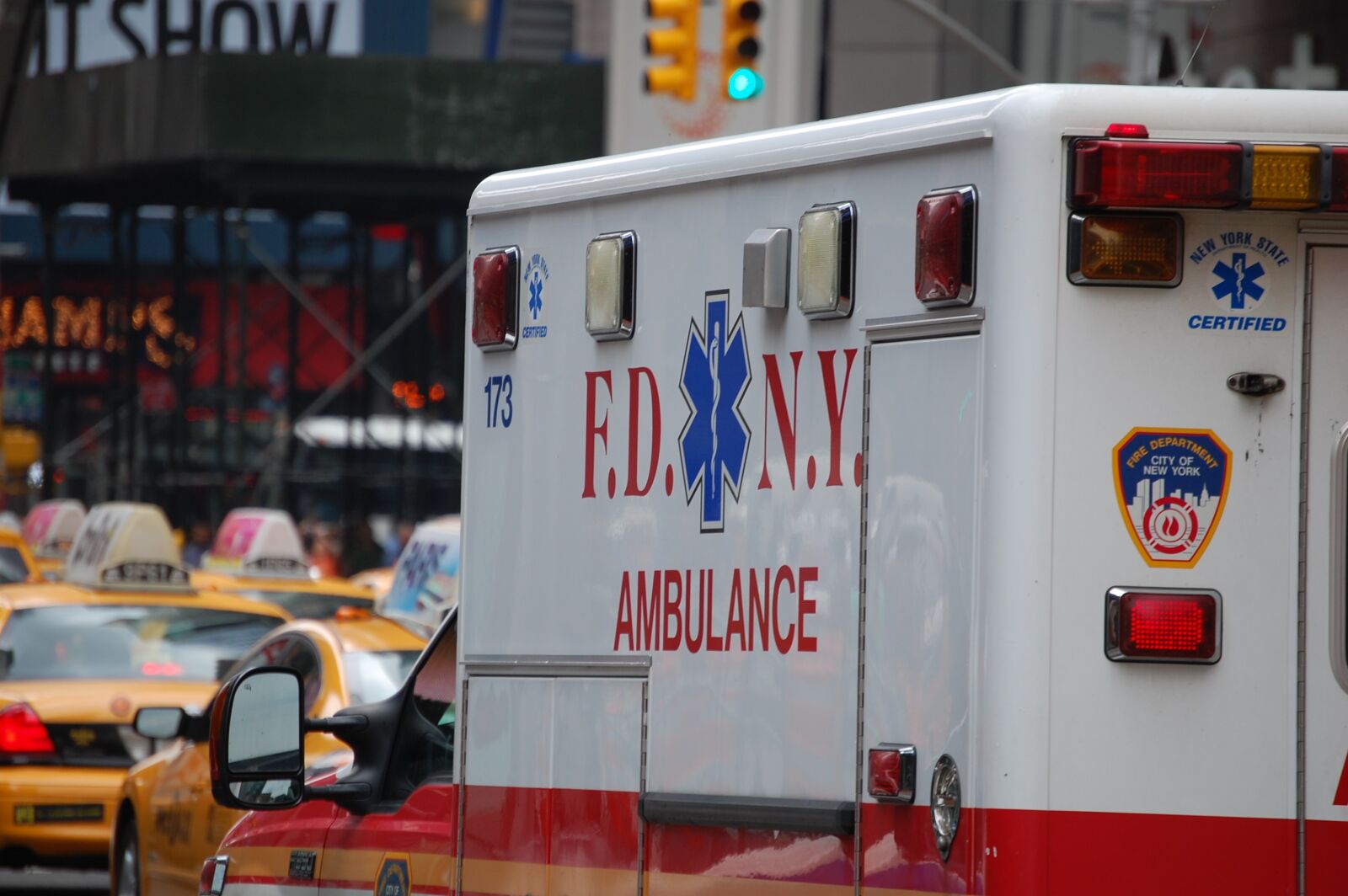 Nikon D40 sample photo. Ambulance, new york, emergency photography