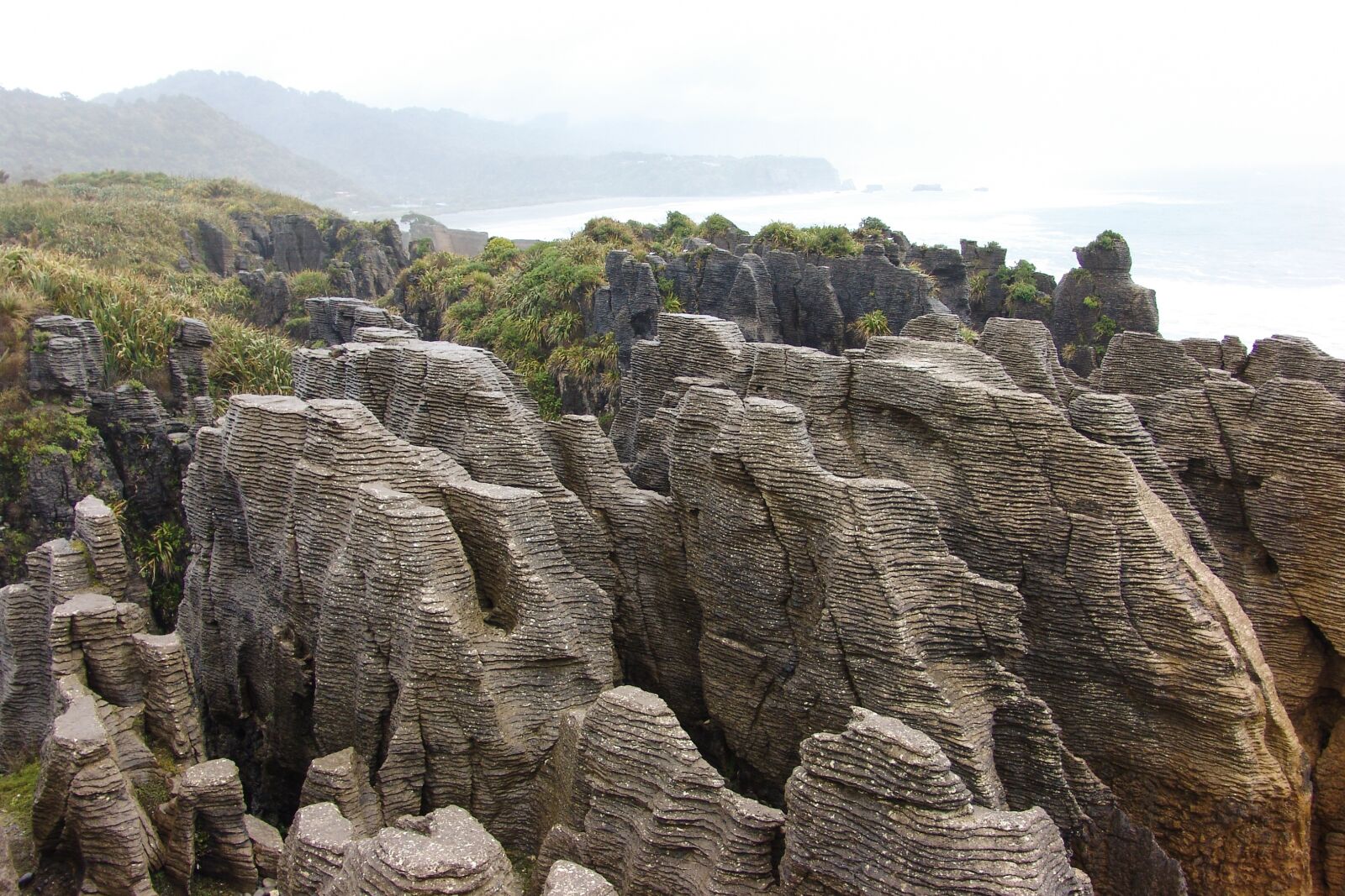 Sony DSC-F828 sample photo. Rocks, formation, volcanic photography