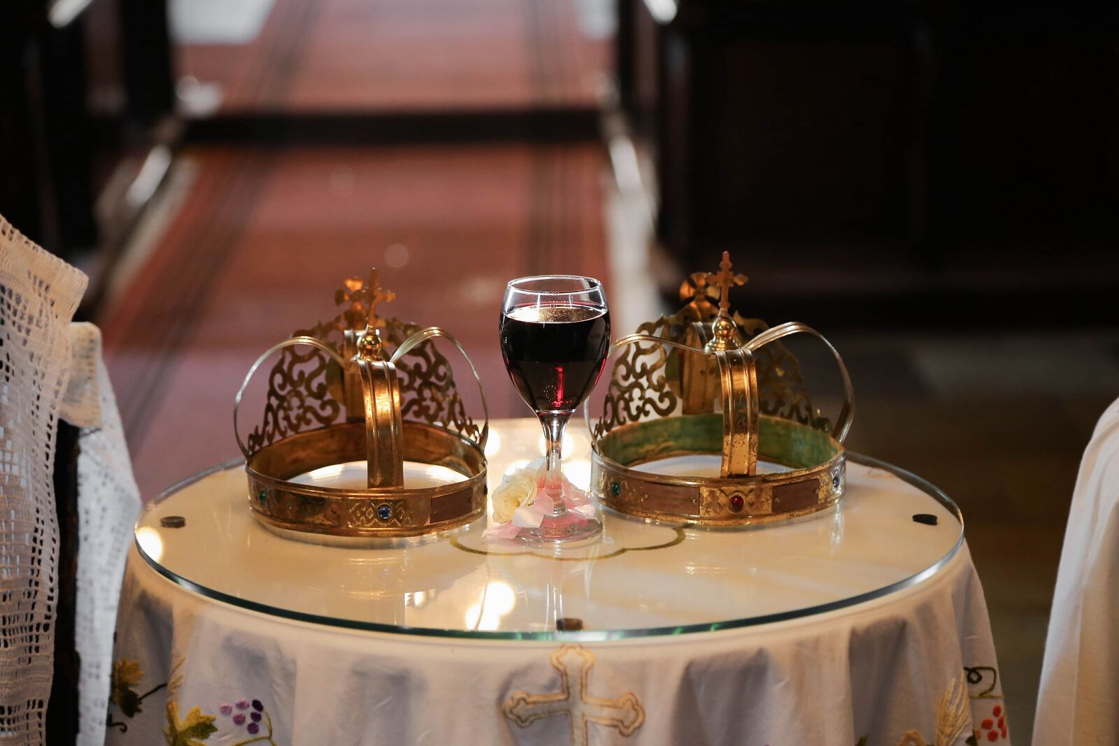 Canon EF 24-105mm F4L IS USM sample photo. Coronation, crown, gold, jewelry photography
