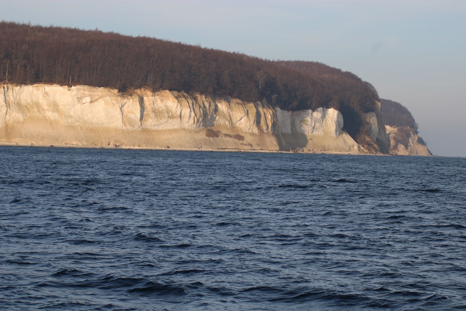 Canon EOS 2000D (EOS Rebel T7 / EOS Kiss X90 / EOS 1500D) sample photo. Coast, white cliffs, cliff photography