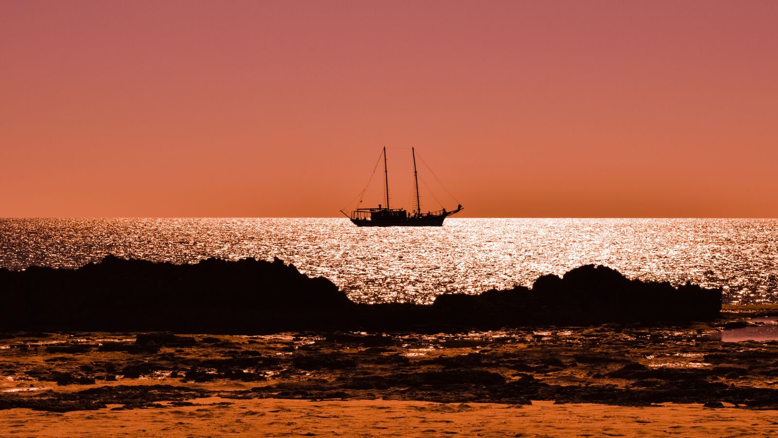Nikon D3300 sample photo. Sunset, boat, colors photography