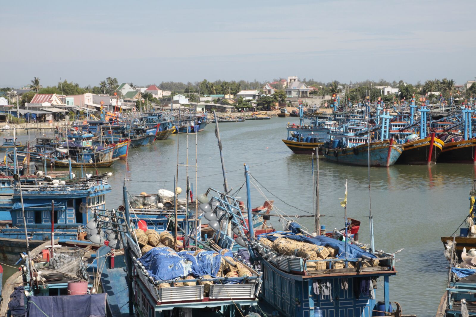 Canon EOS 50D sample photo. Fishing boat, port, lagi photography