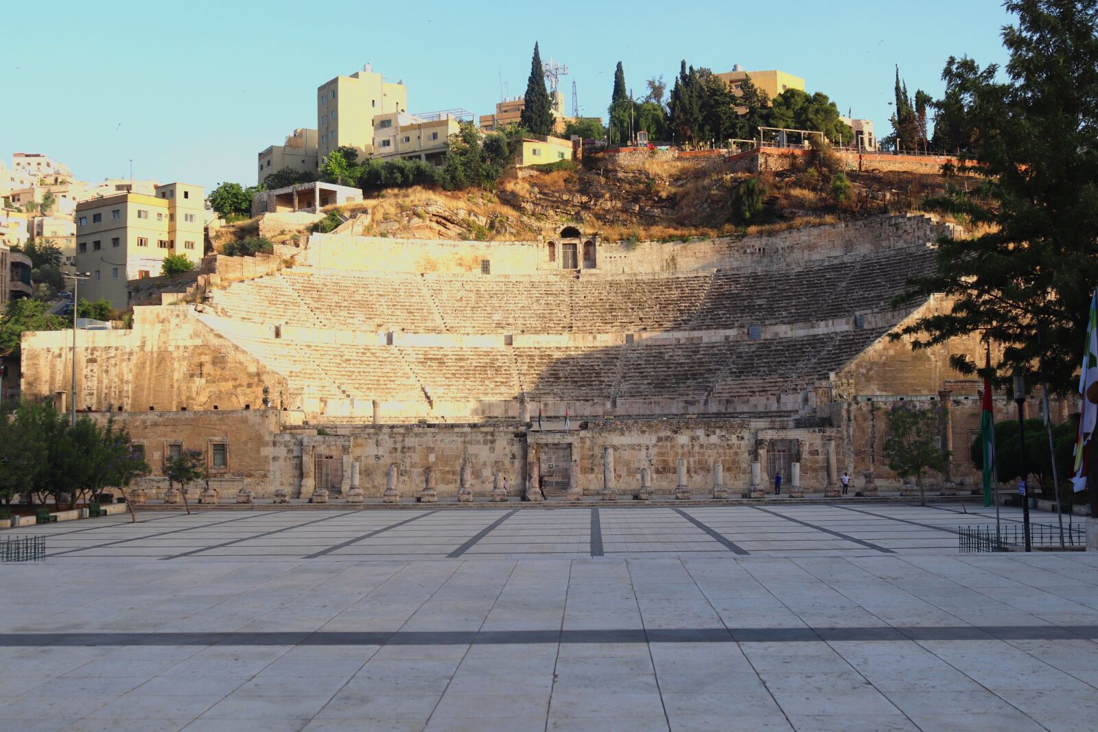 Canon EOS 200D (EOS Rebel SL2 / EOS Kiss X9) sample photo. Downtown amman, roman theater photography