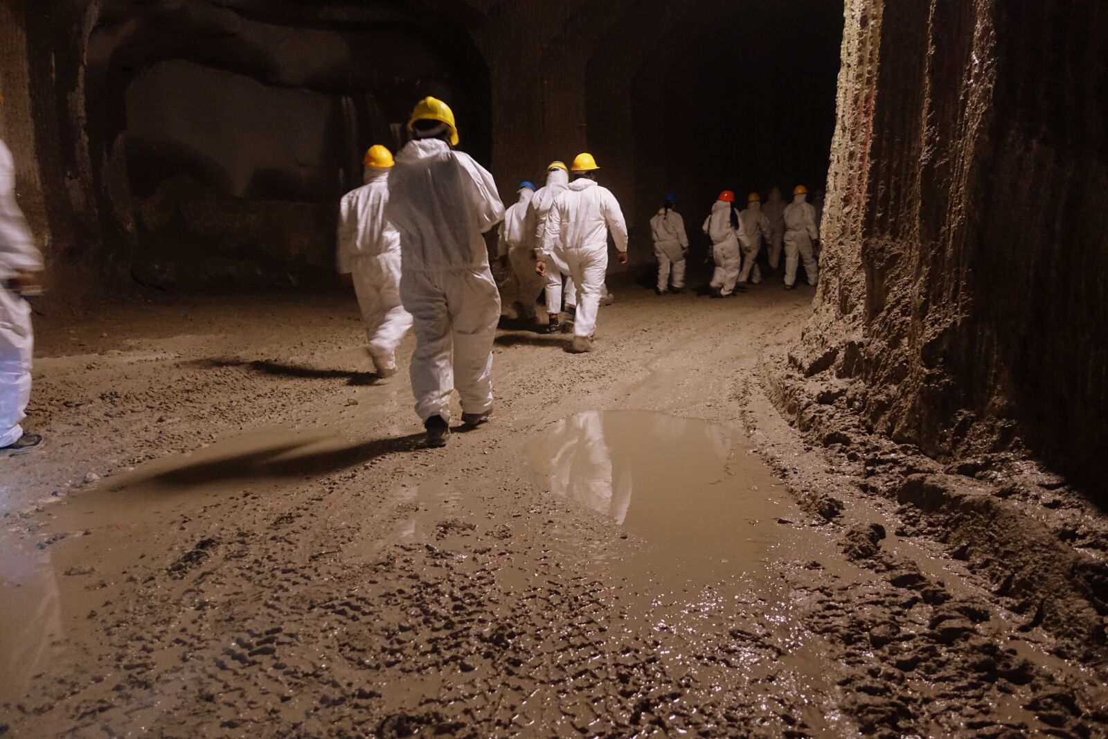 Sony Cyber-shot DSC-RX100 III sample photo. Mining, tunnel, workers photography