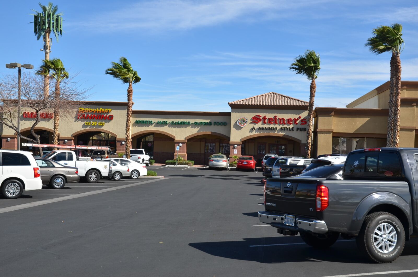 Nikon D7000 sample photo. Parking, usa, retail photography