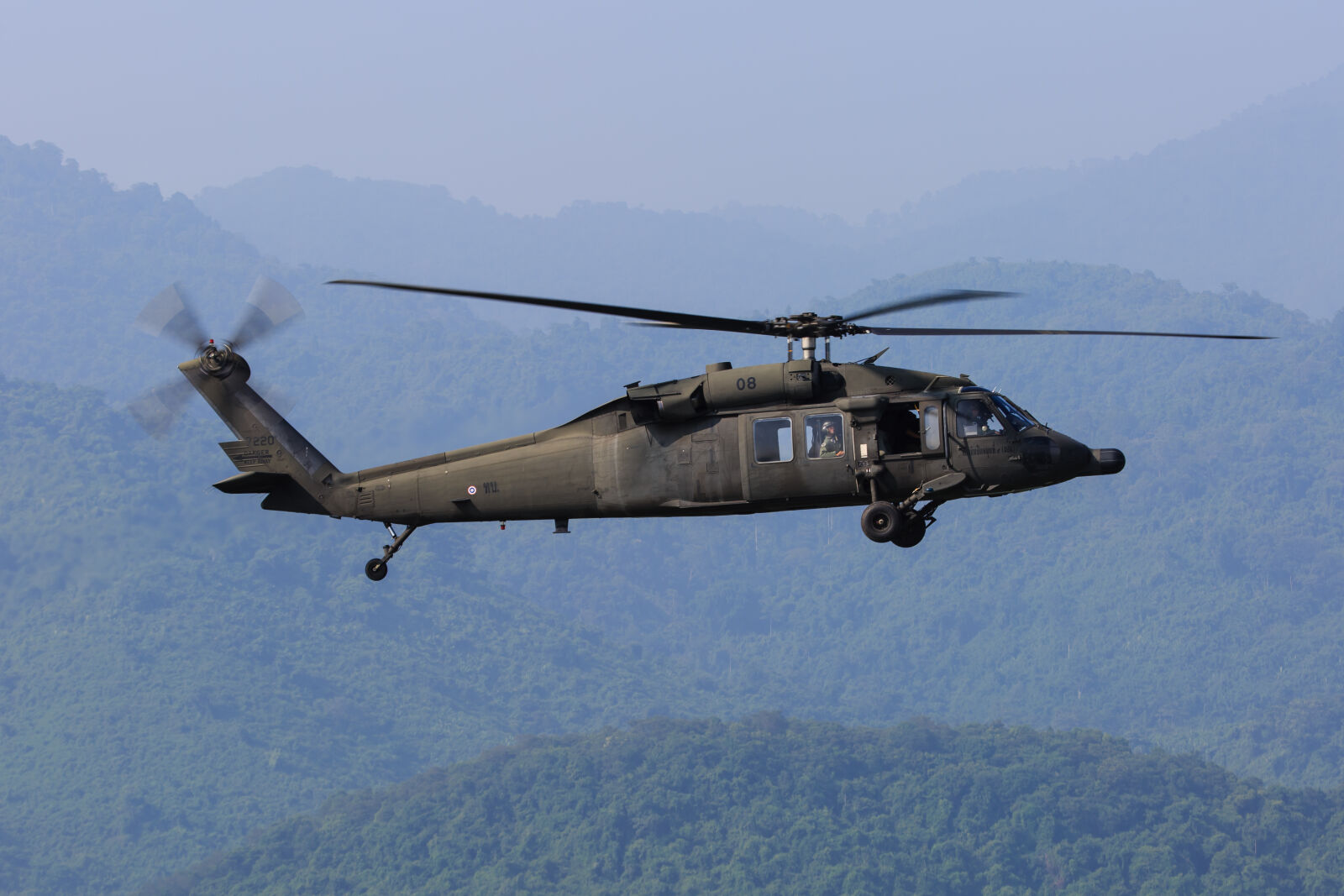 Canon EF 100-400mm F4.5-5.6L IS USM sample photo. Flight, flying, helicopter photography