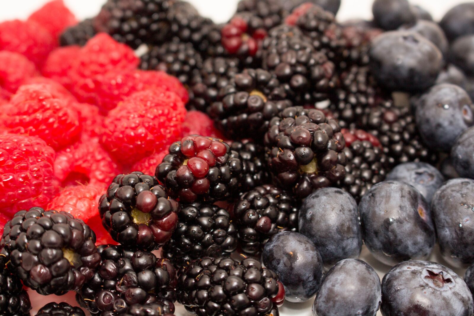 Canon EOS 700D (EOS Rebel T5i / EOS Kiss X7i) sample photo. Blackberry, fruit, food photography