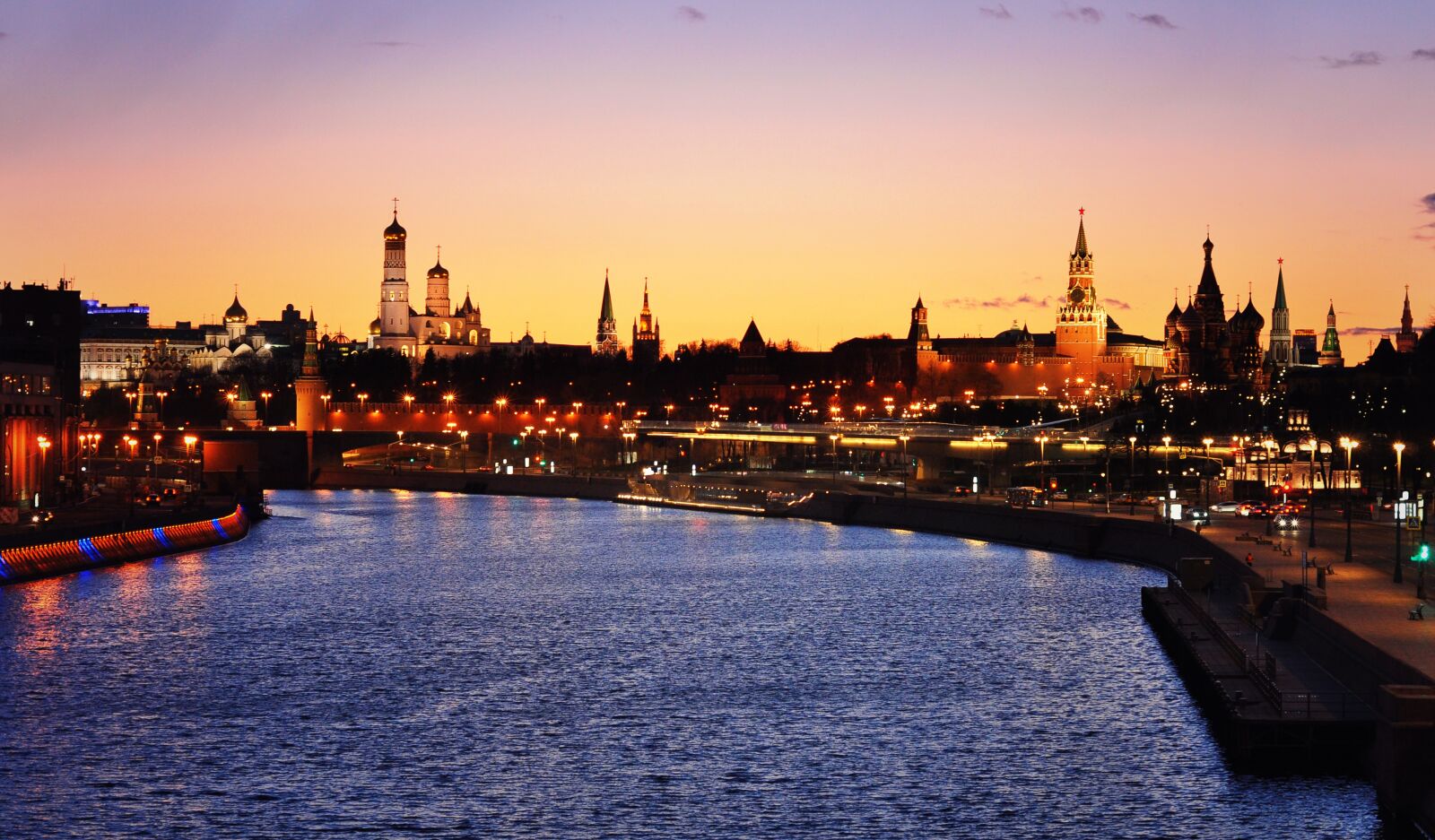 Nikon D90 sample photo. Moscow, evening, quarantine photography