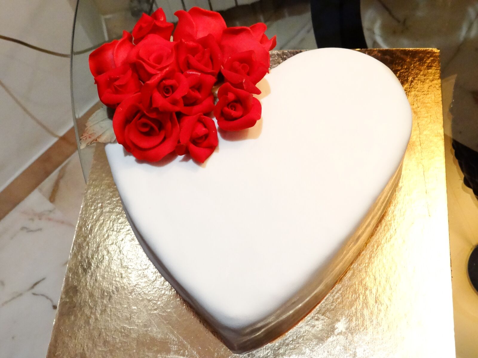 Sony DSC-HX200V sample photo. Cake, love, pastries photography