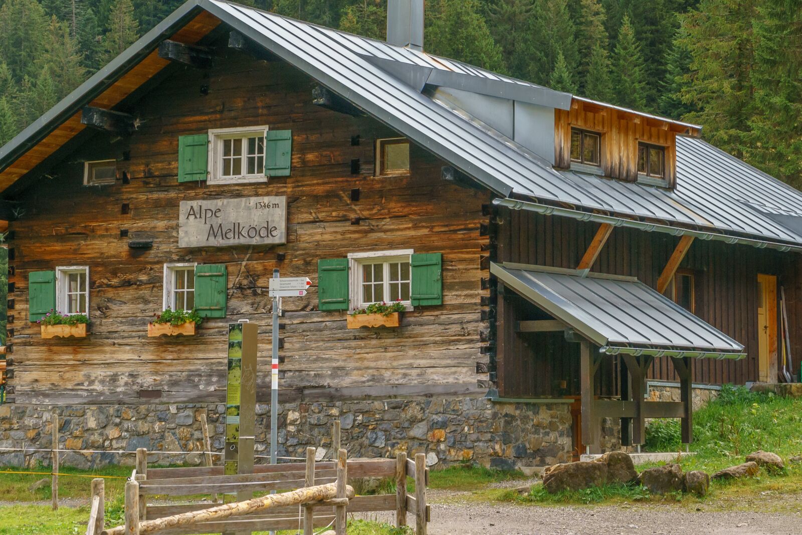 Sony a6000 + Sony E PZ 18-105mm F4 G OSS sample photo. Kleinwalsertal, ifen, melköde photography